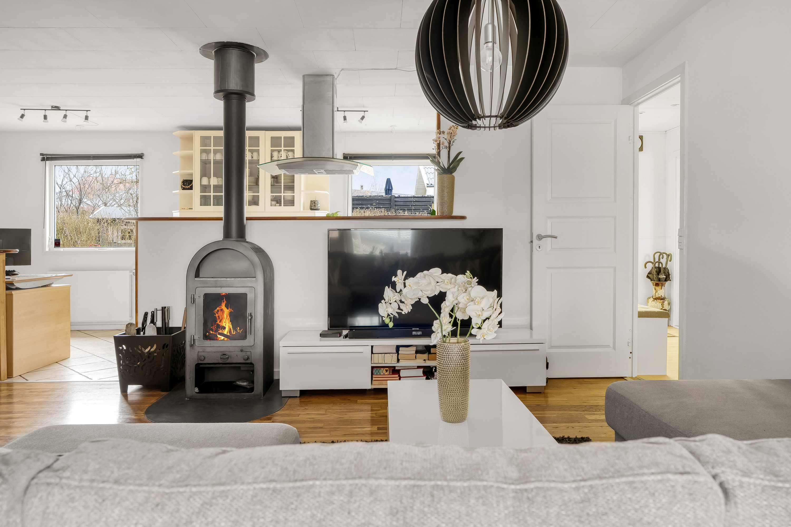 Fremhævet stue billede i fuldskærmstilstand. Billede af Holmegårdsparken 42, Store Lyngby, 3320 Skævinge