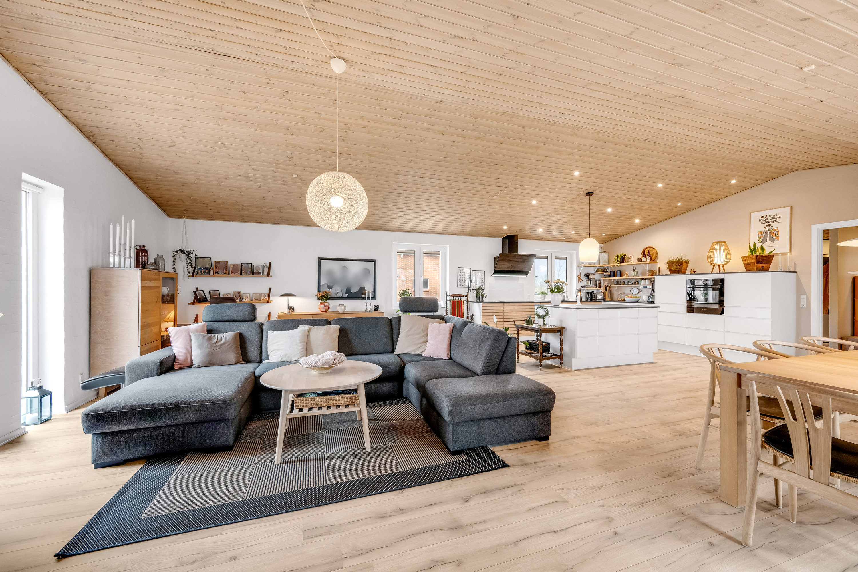 Fremhævet stue billede i fuldskærmstilstand. Billede af Albækvej 8, Fjelstervang, 6920 Videbæk