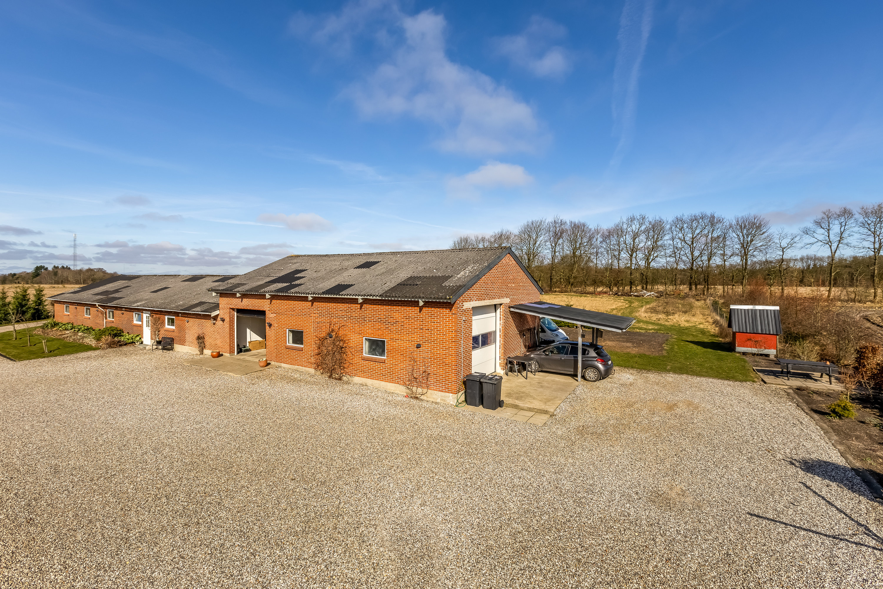 Fremhævet facade udhus billede i fuldskærmstilstand. Billede af Albækvej 8, Fjelstervang, 6920 Videbæk