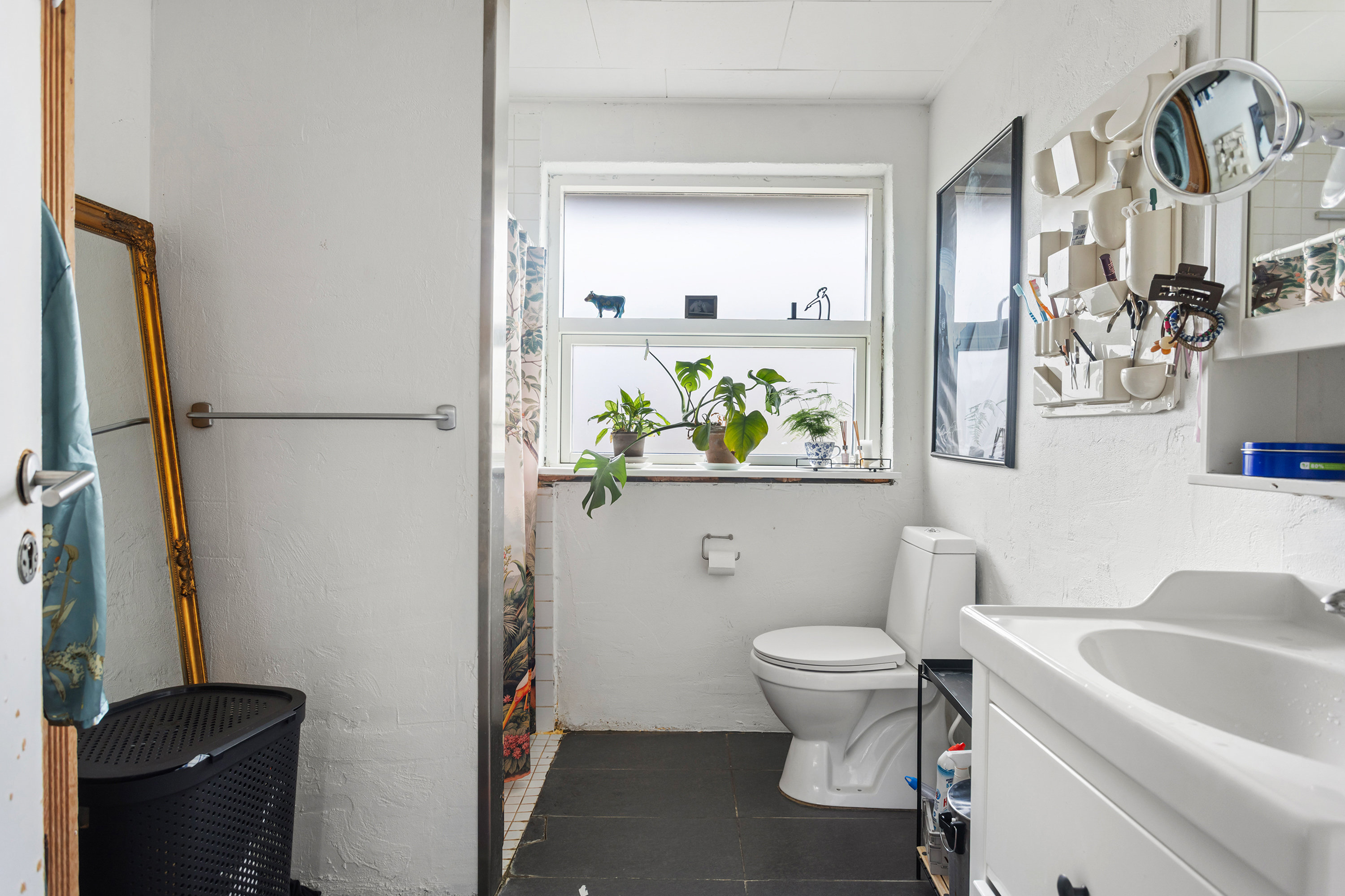 Fremhævet badeværelse billede i fuldskærmstilstand. Billede af Hyldevænget 19, Haldbjerg, 9900 Frederikshavn