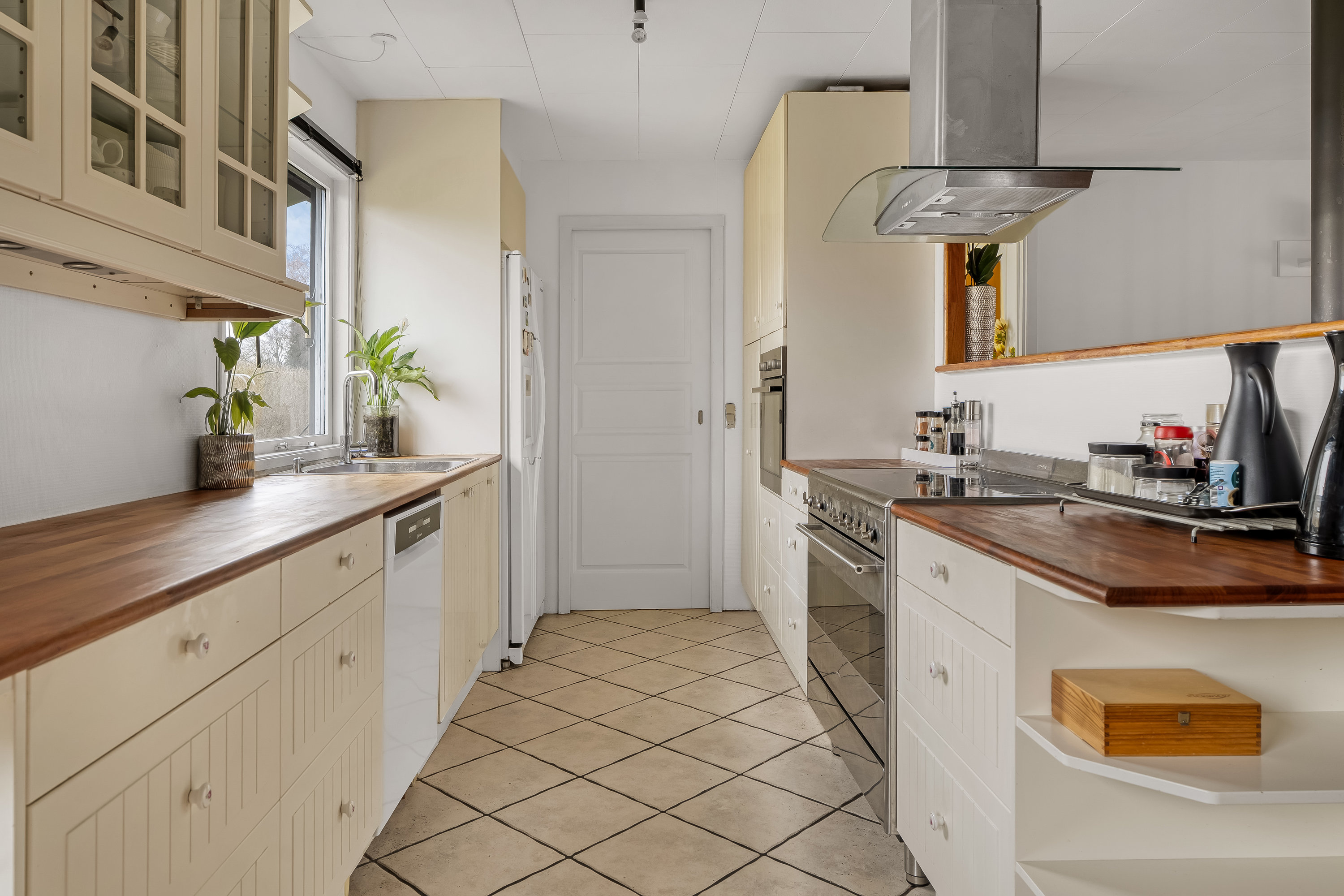 Fremhævet køkken billede i fuldskærmstilstand. Billede af Holmegårdsparken 42, Store Lyngby, 3320 Skævinge