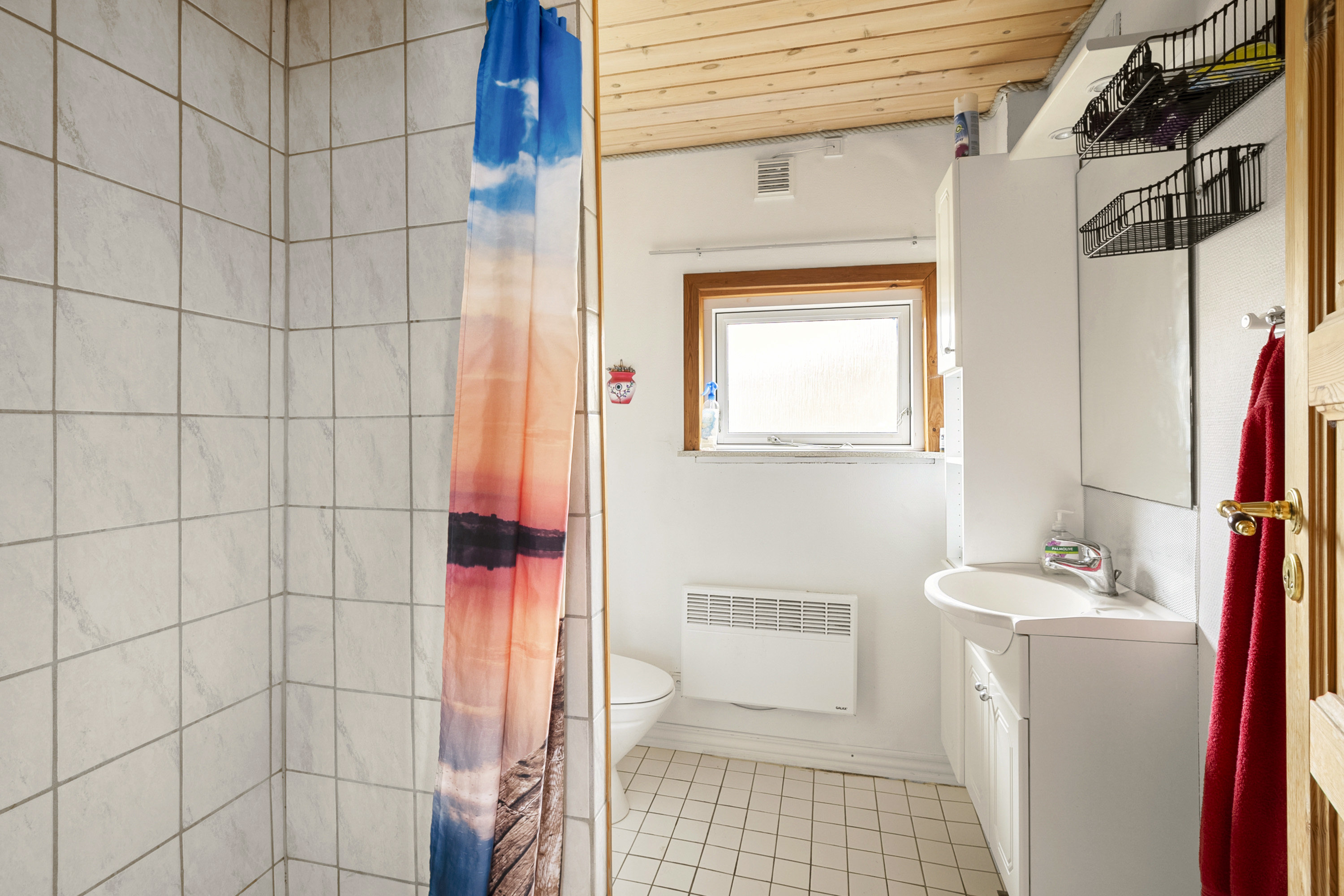 Fremhævet badeværelse billede i fuldskærmstilstand. Billede af Tranevej 9, 4220 Korsør