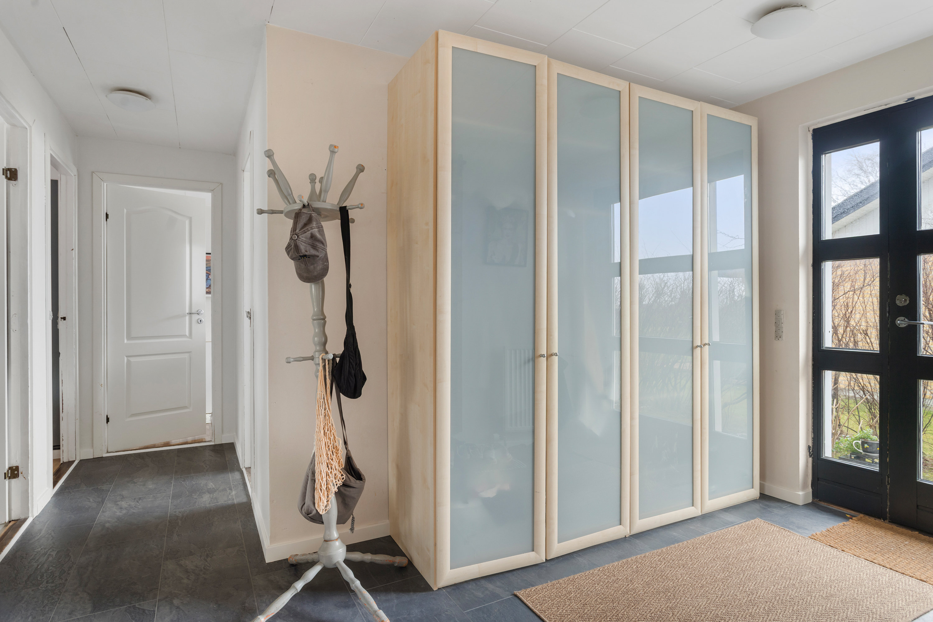 Fremhævet gang billede i fuldskærmstilstand. Billede af Hyldevænget 19, Haldbjerg, 9900 Frederikshavn