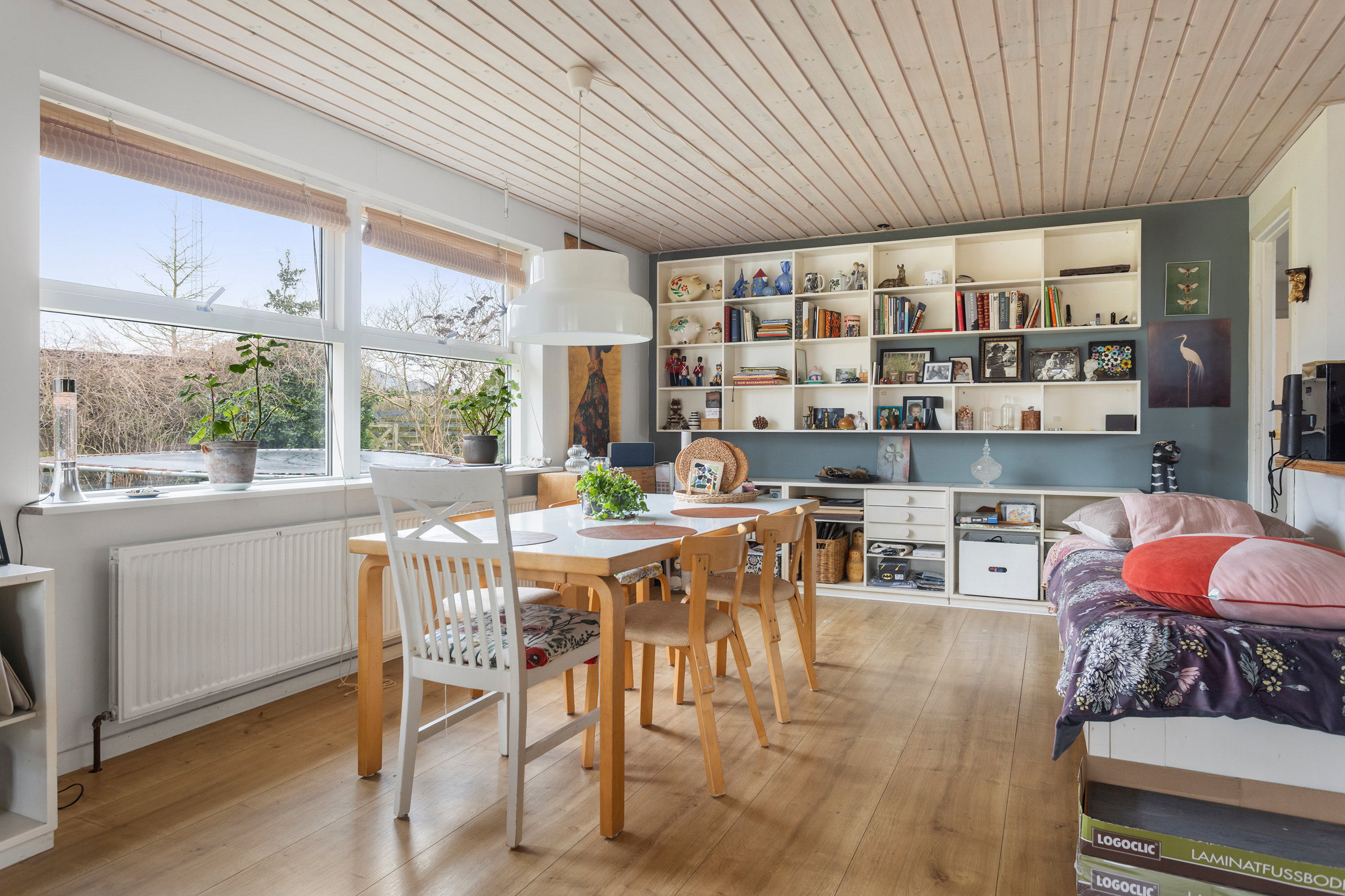 Fremhævet stue billede i fuldskærmstilstand. Billede af Hyldevænget 19, Haldbjerg, 9900 Frederikshavn