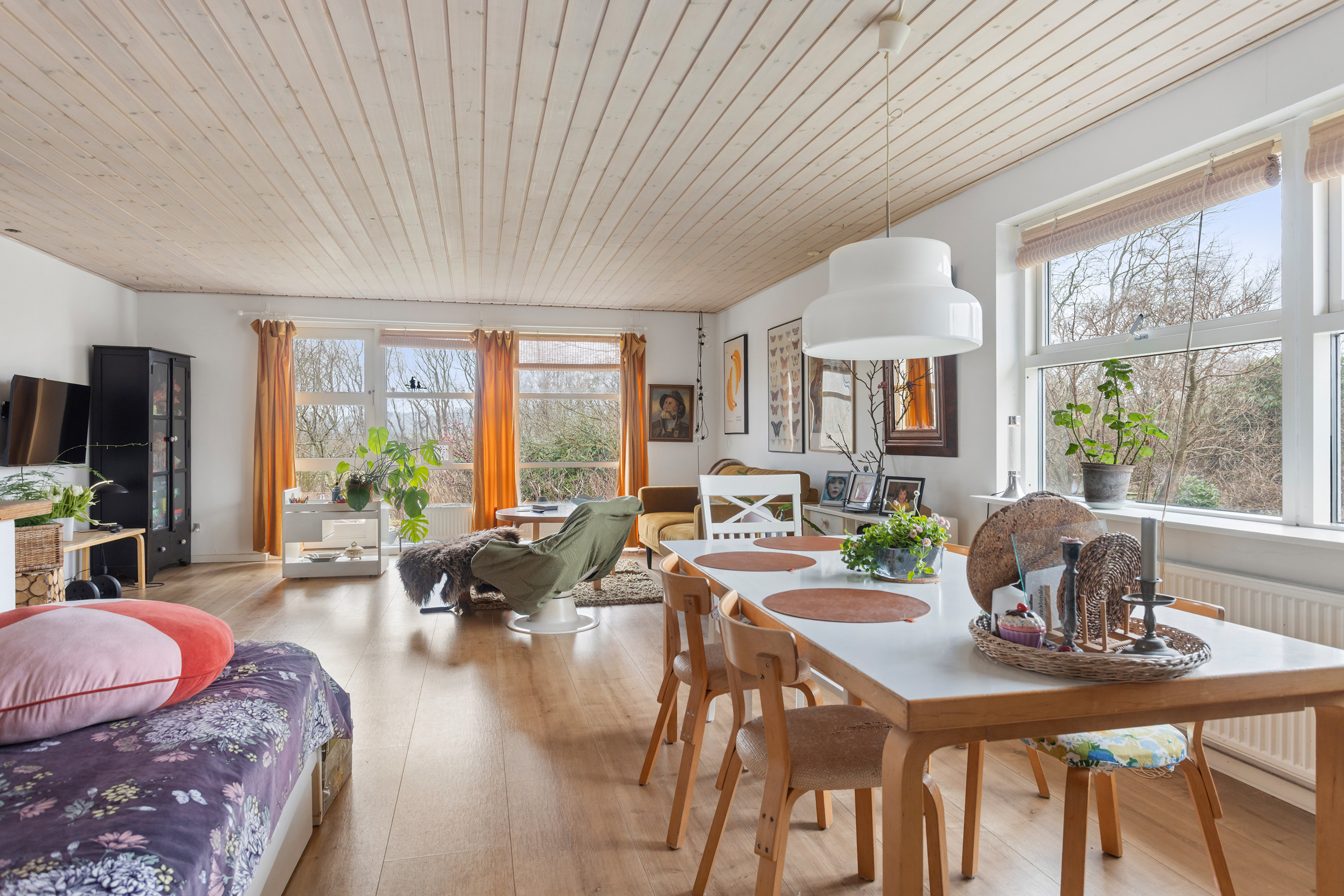 Fremhævet stue billede i fuldskærmstilstand. Billede af Hyldevænget 19, Haldbjerg, 9900 Frederikshavn