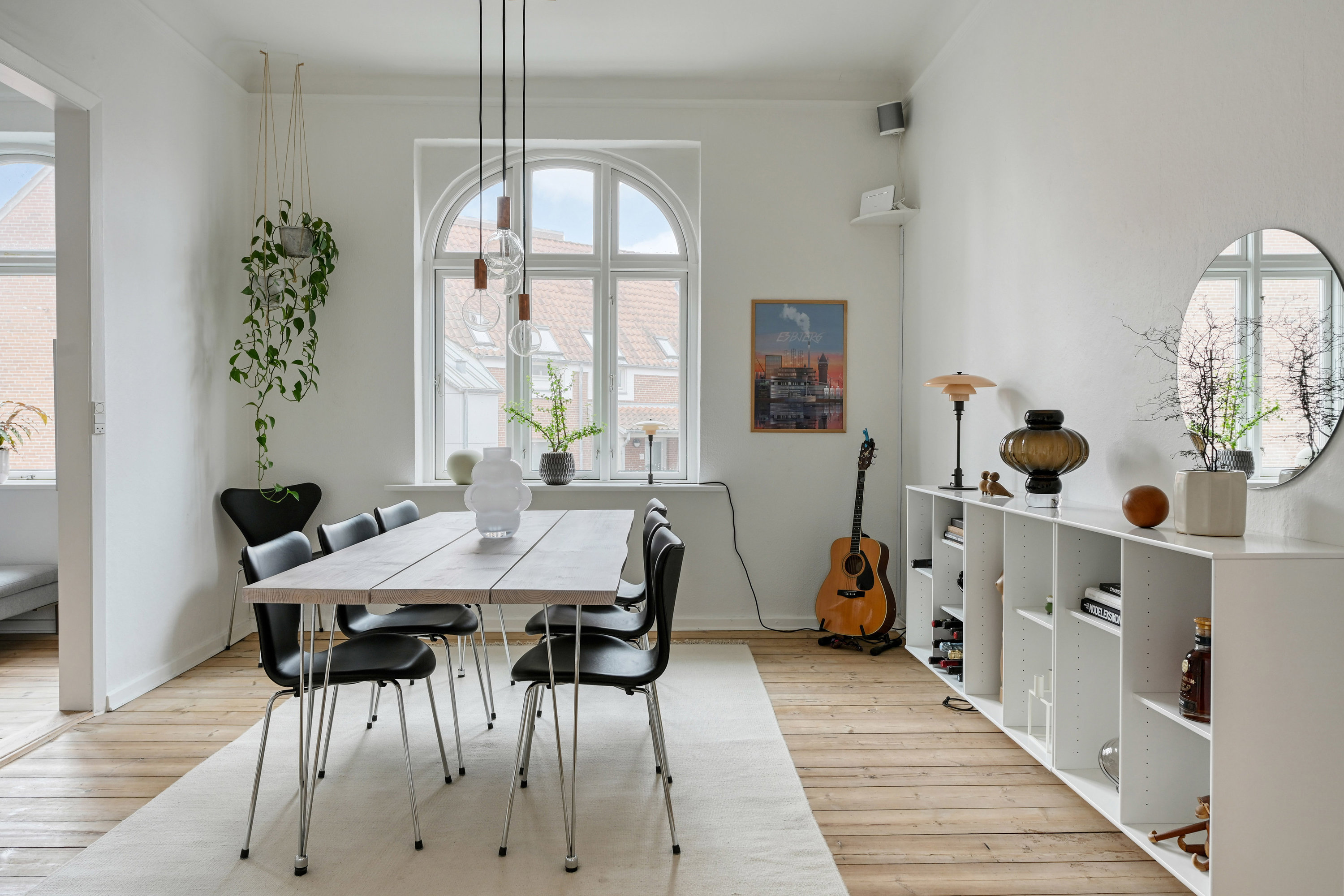 Fremhævet stue billede i fuldskærmstilstand. Billede af Spangsbjerggade 3, 1. th., 6700 Esbjerg