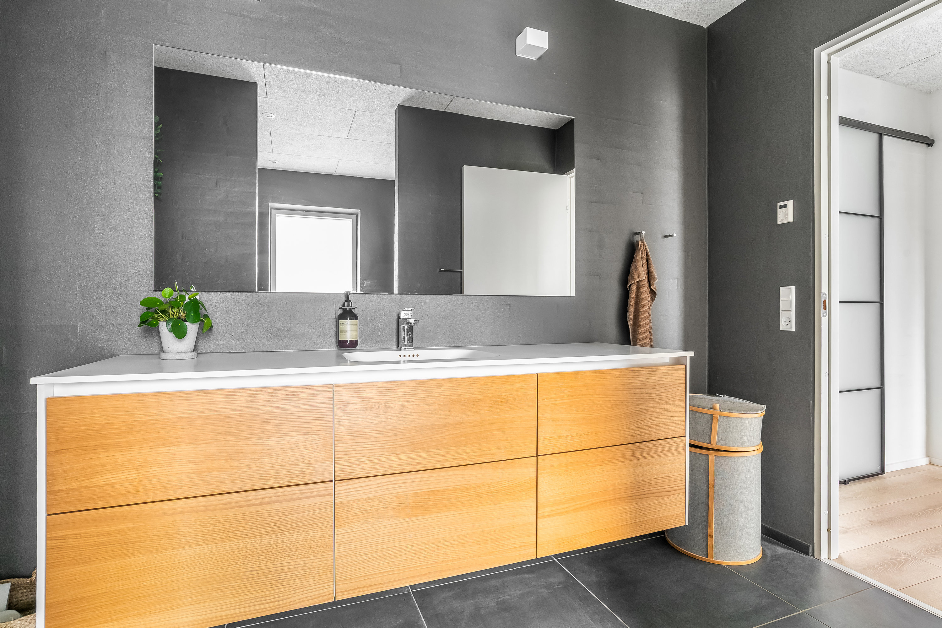 Fremhævet badeværelse billede i fuldskærmstilstand. Billede af Hjelmen 8, Mejrup, 7500 Holstebro