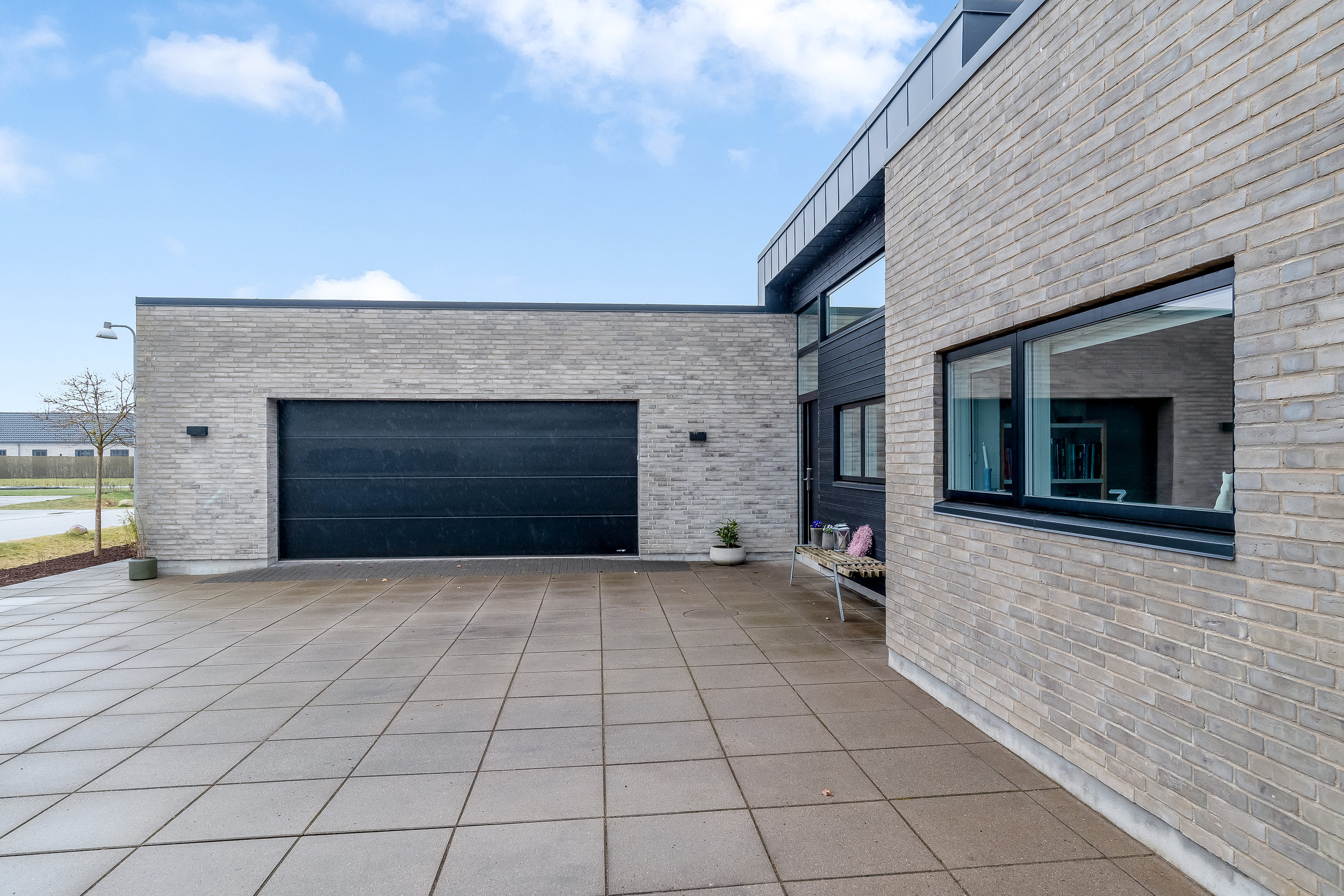 Fremhævet indkørsel billede i fuldskærmstilstand. Billede af Hjelmen 8, Mejrup, 7500 Holstebro