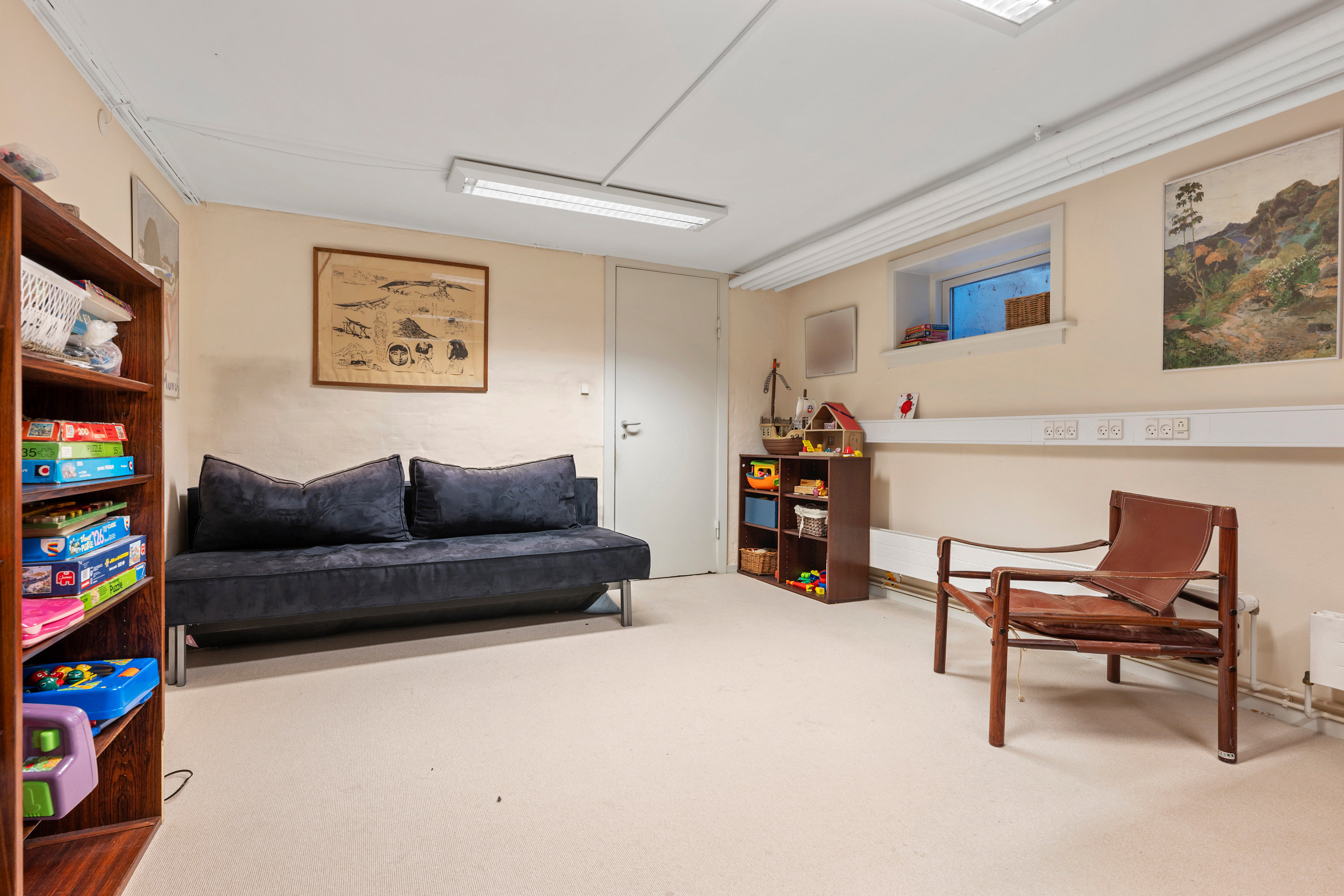 Fremhævet stue billede i fuldskærmstilstand. Billede af Kirstineparken 1, 2970 Hørsholm