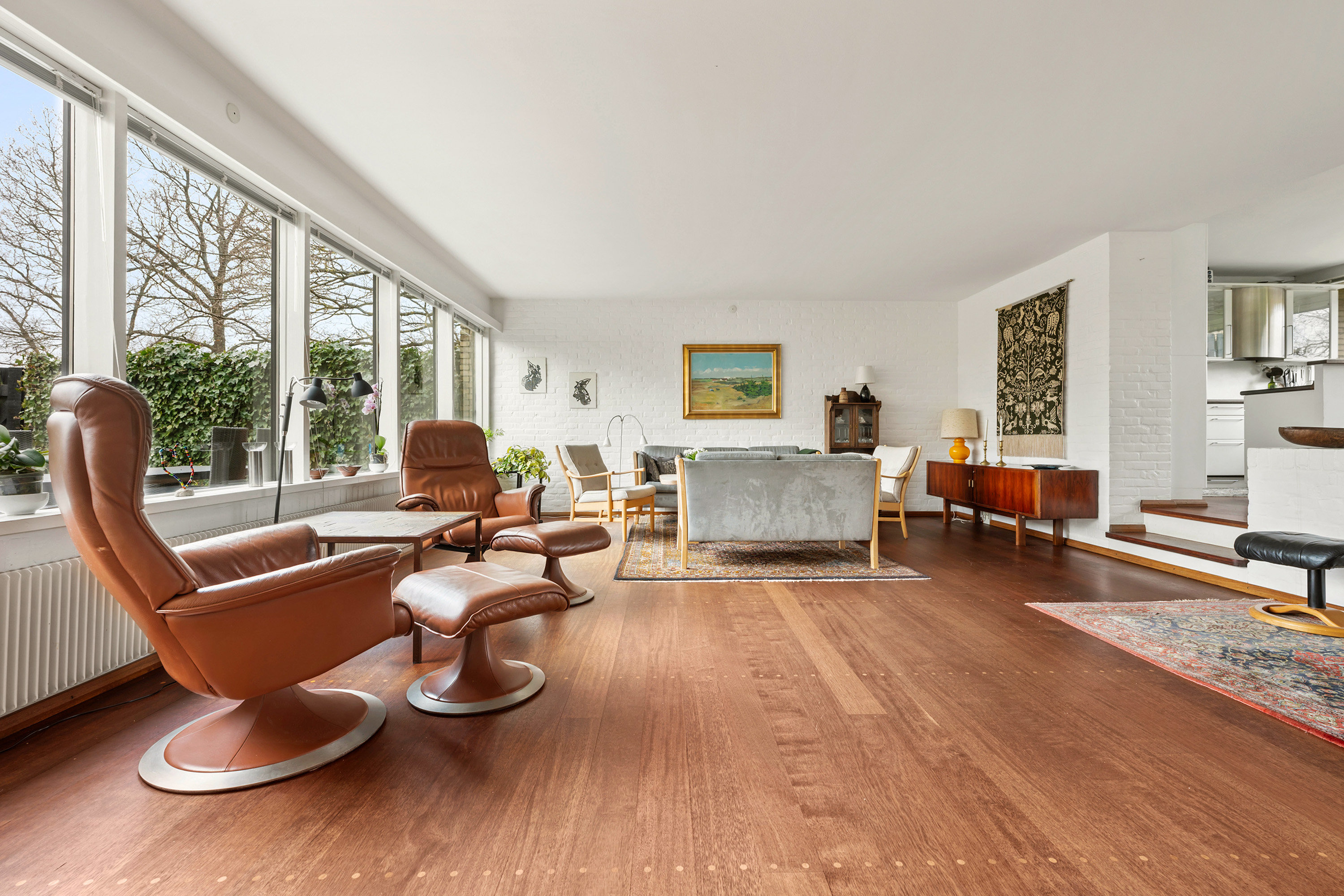 Fremhævet stue billede i fuldskærmstilstand. Billede af Kirstineparken 1, 2970 Hørsholm