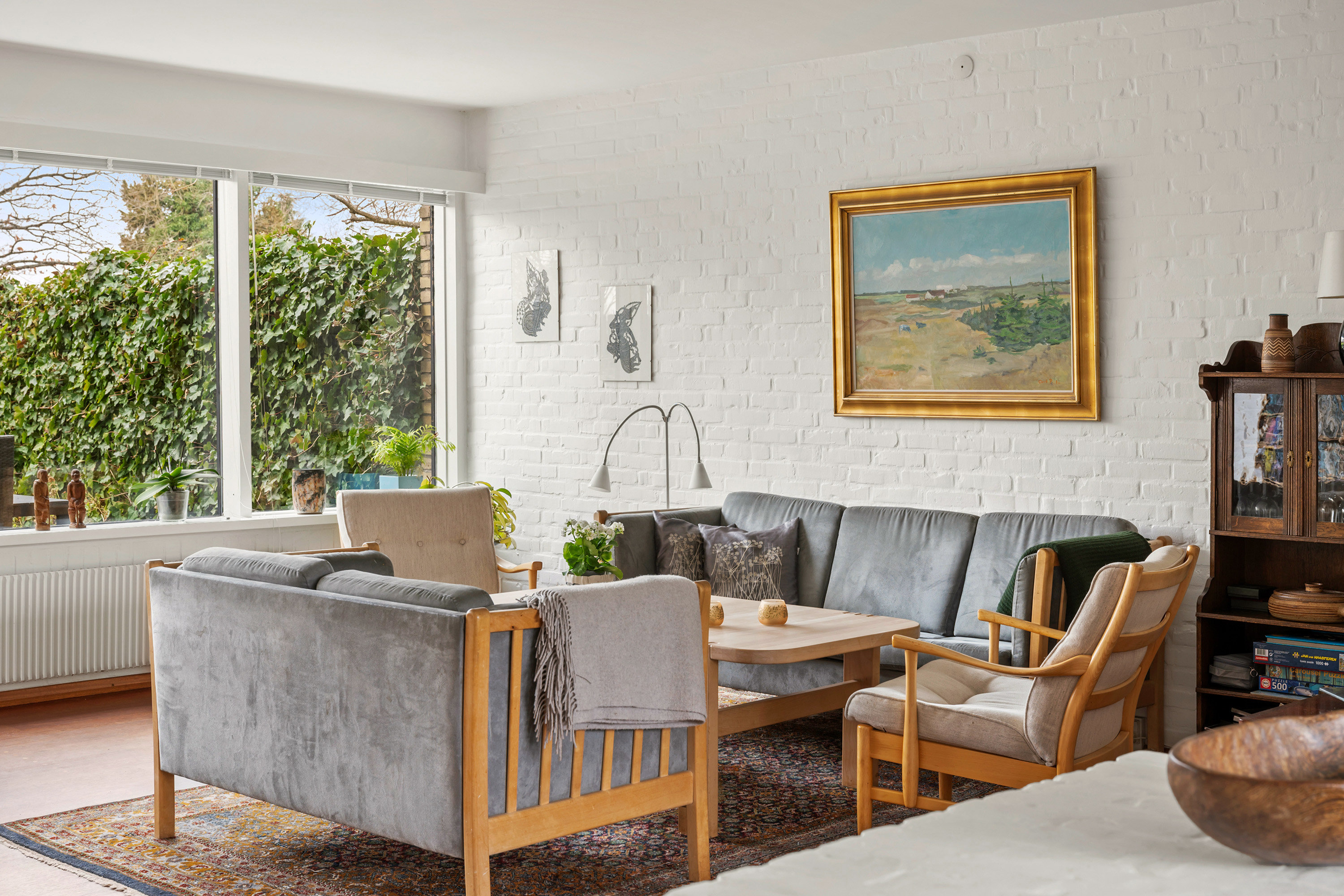 Fremhævet stue billede i fuldskærmstilstand. Billede af Kirstineparken 1, 2970 Hørsholm