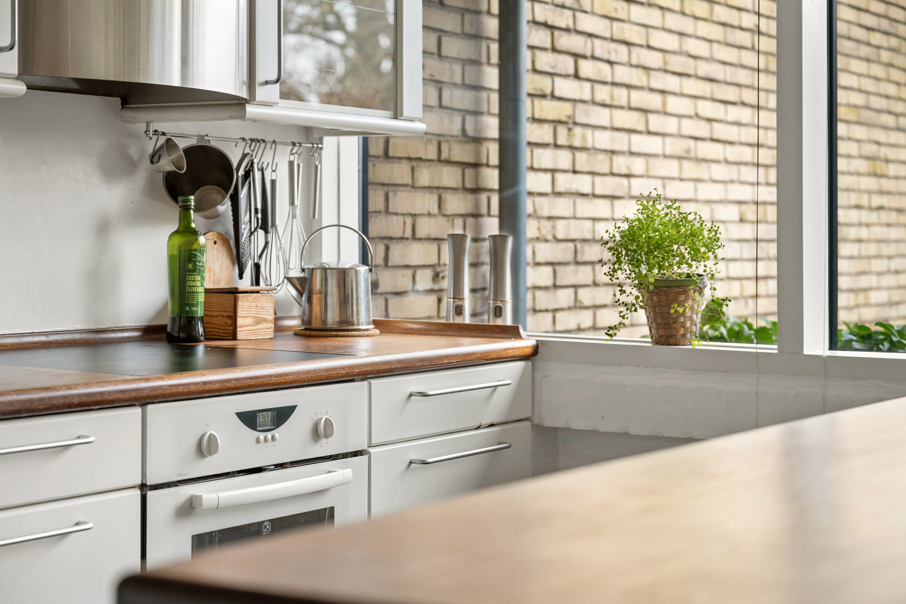 Fremhævet køkken billede i fuldskærmstilstand. Billede af Kirstineparken 1, 2970 Hørsholm