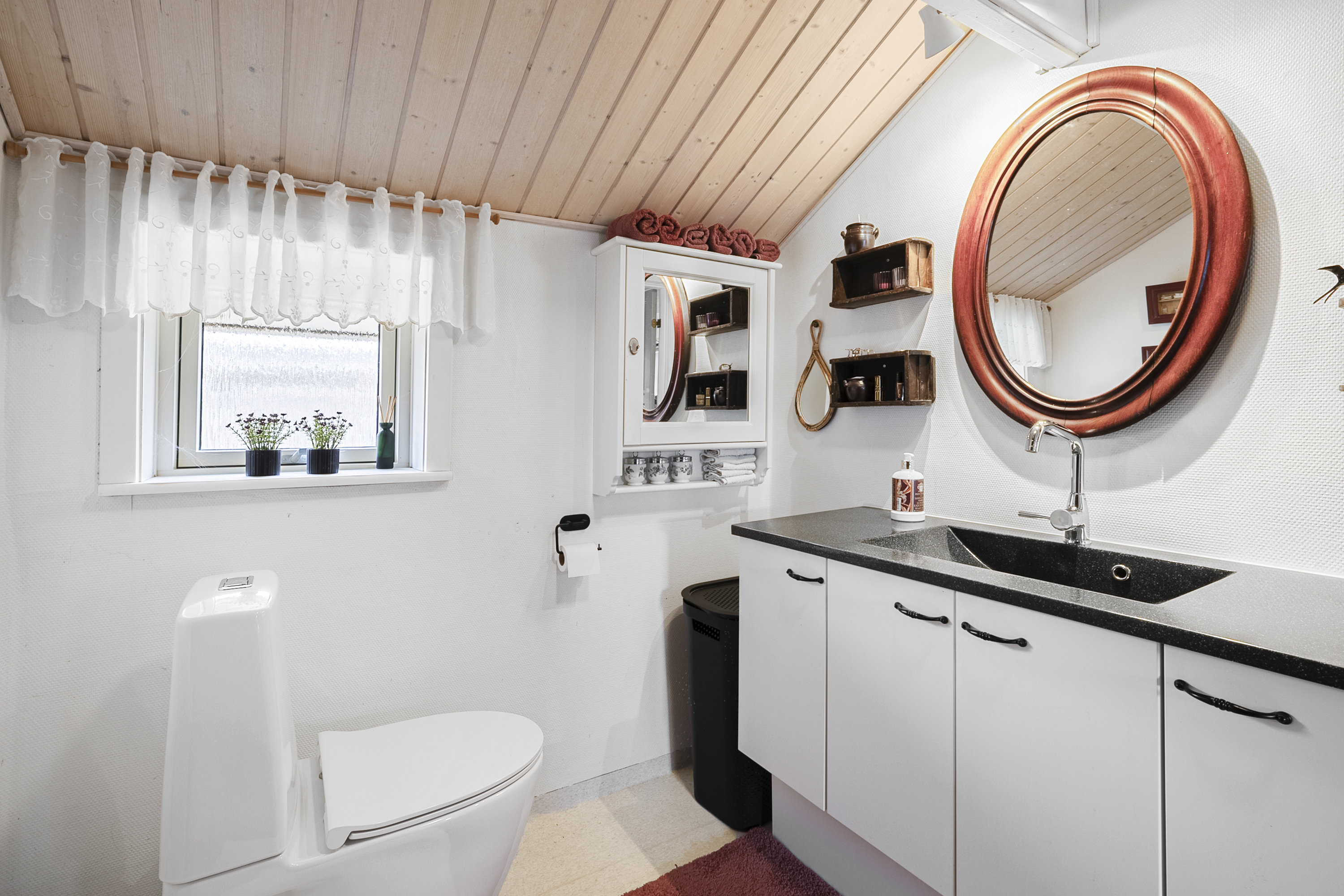 Fremhævet badeværelse billede i fuldskærmstilstand. Billede af Storkevej 14, Frølunde Fed, 4220 Korsør