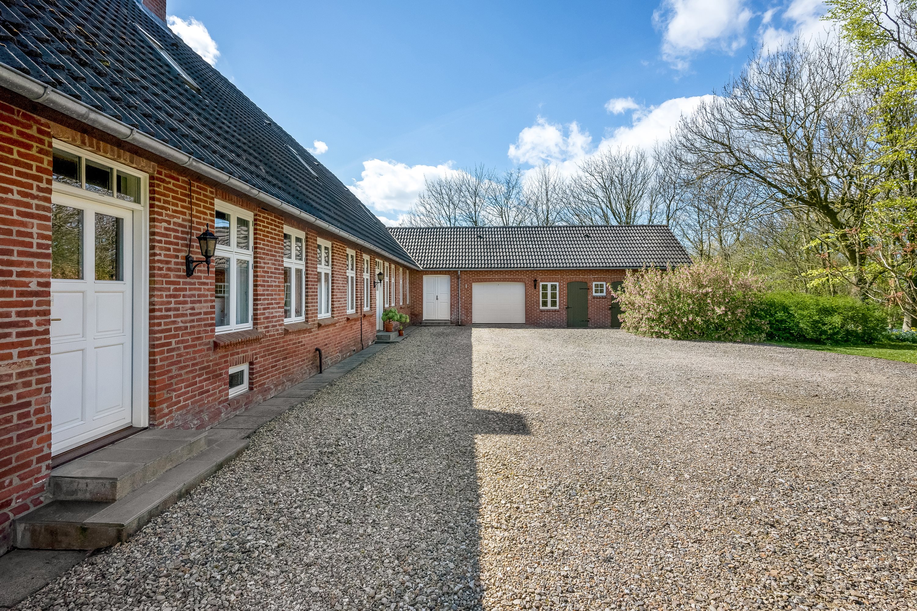 Fremhævet gårdmiljø billede i fuldskærmstilstand. Billede af Nørremøllevej 8, Lomborg, 7620 Lemvig