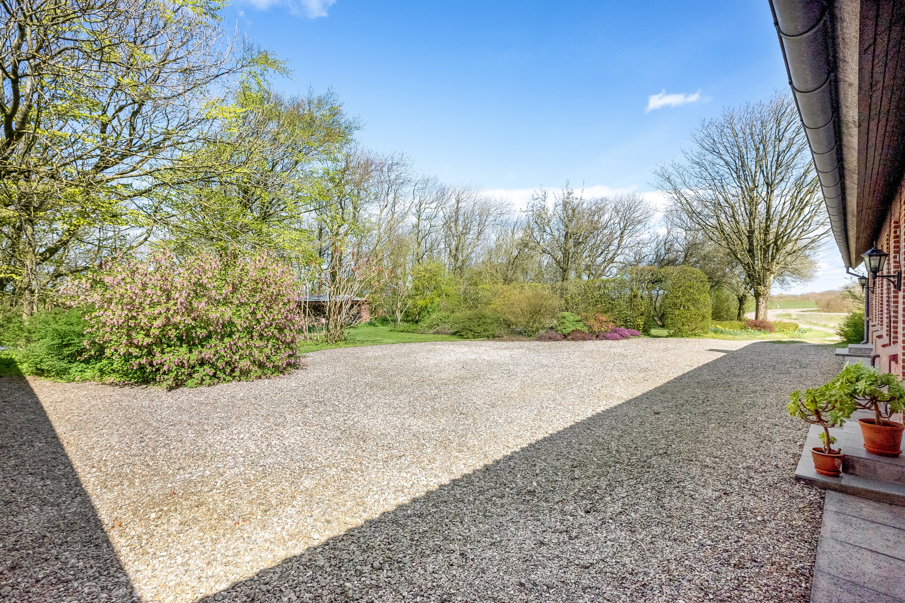 Fremhævet gårdmiljø billede i fuldskærmstilstand. Billede af Nørremøllevej 8, Lomborg, 7620 Lemvig