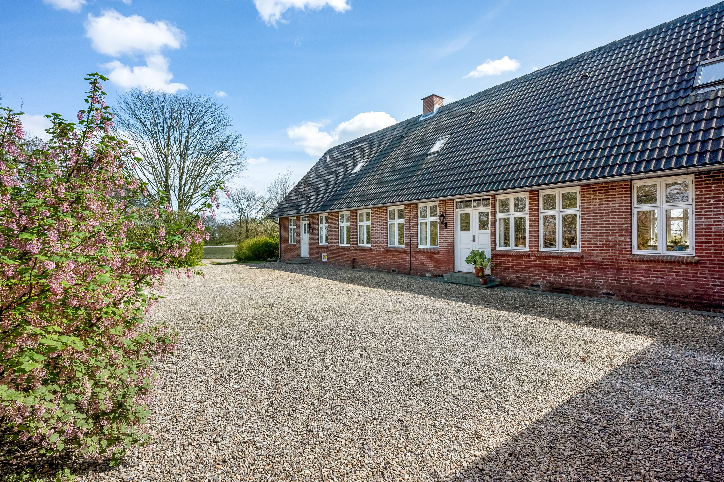 Fremhævet indkørsel billede i fuldskærmstilstand. Billede af Nørremøllevej 8, Lomborg, 7620 Lemvig