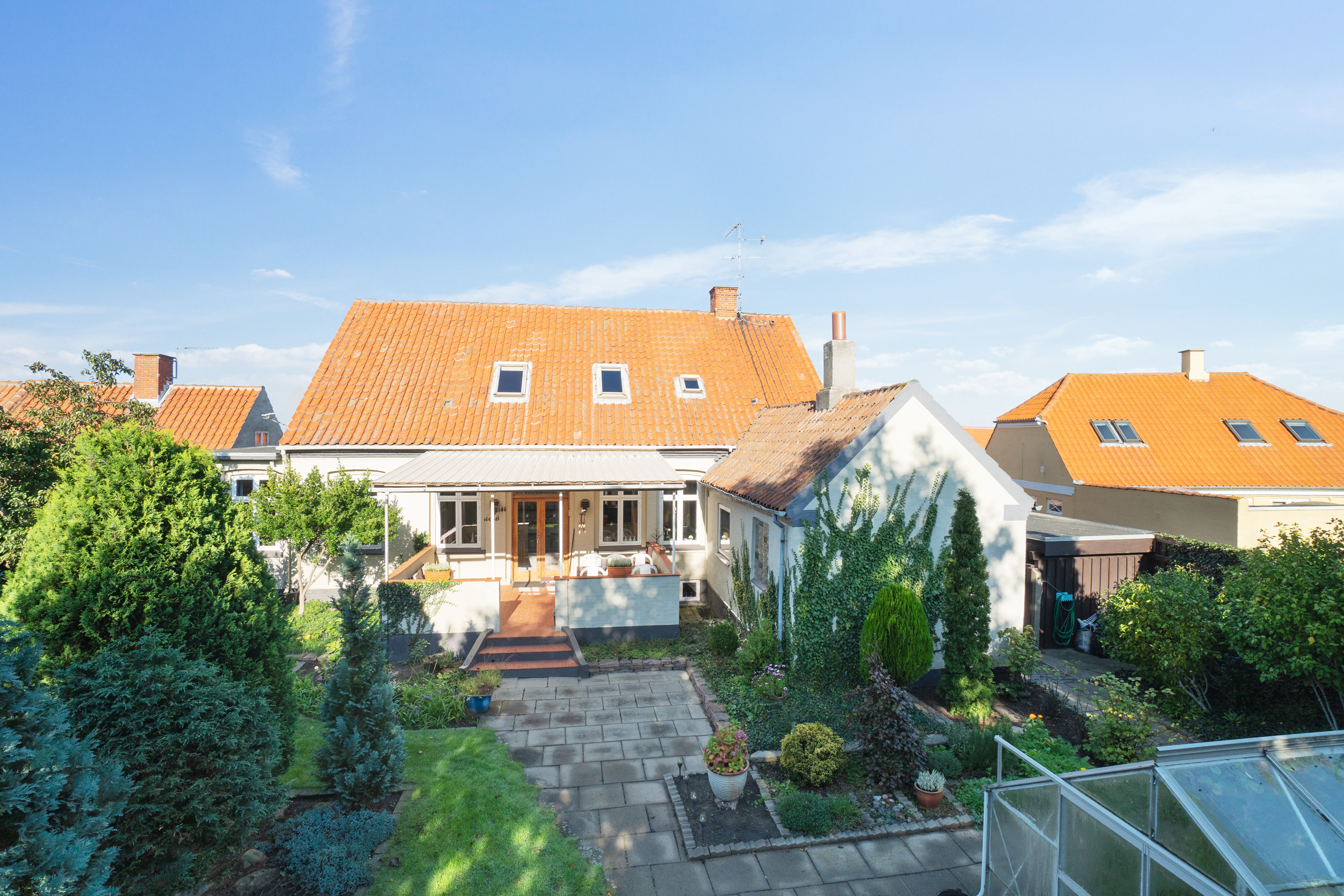 Fremhævet set fra haven billede i fuldskærmstilstand. Billede af Storegade 70, 3700 Rønne