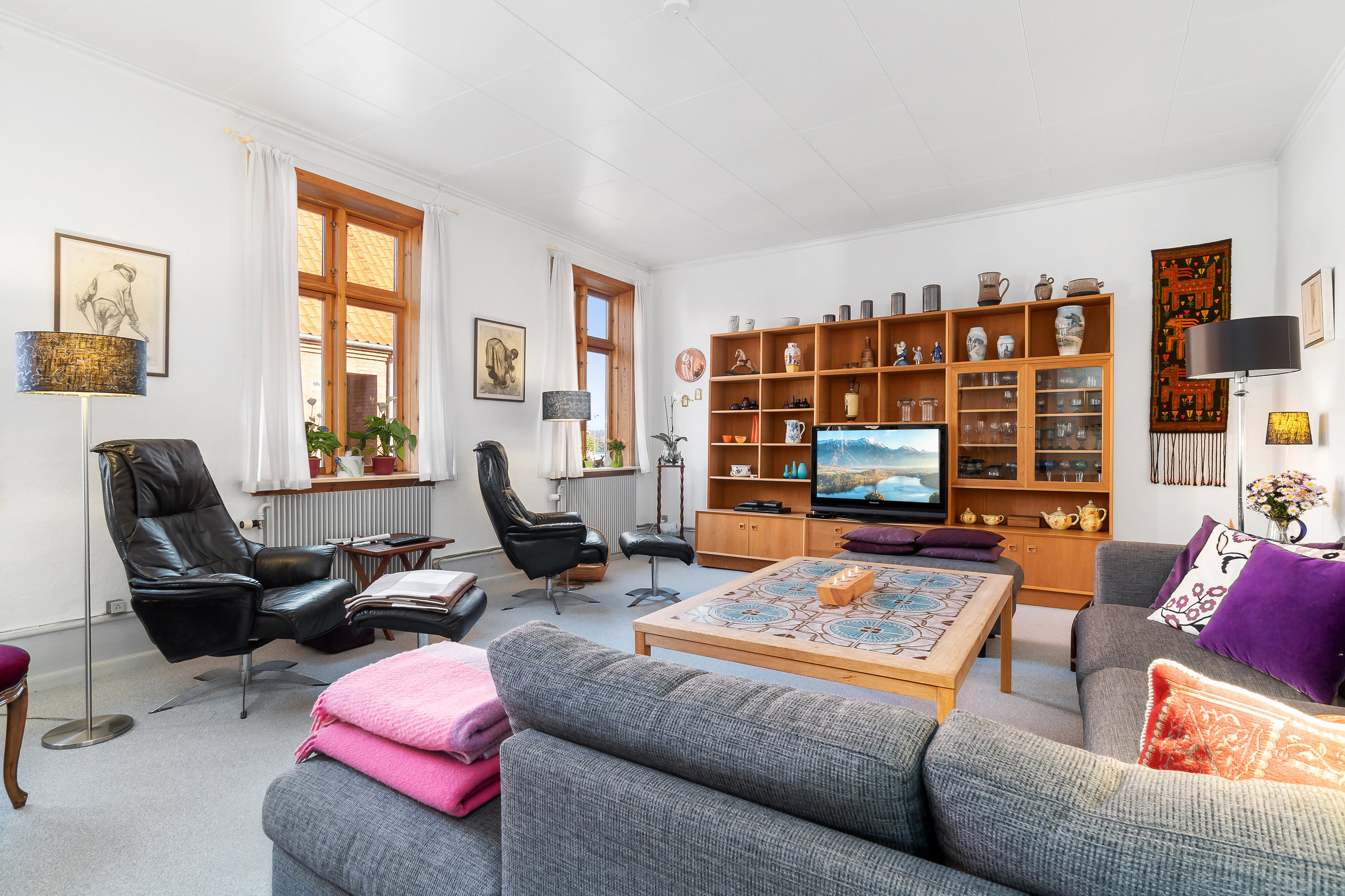 Fremhævet stue billede i fuldskærmstilstand. Billede af Storegade 70, 3700 Rønne