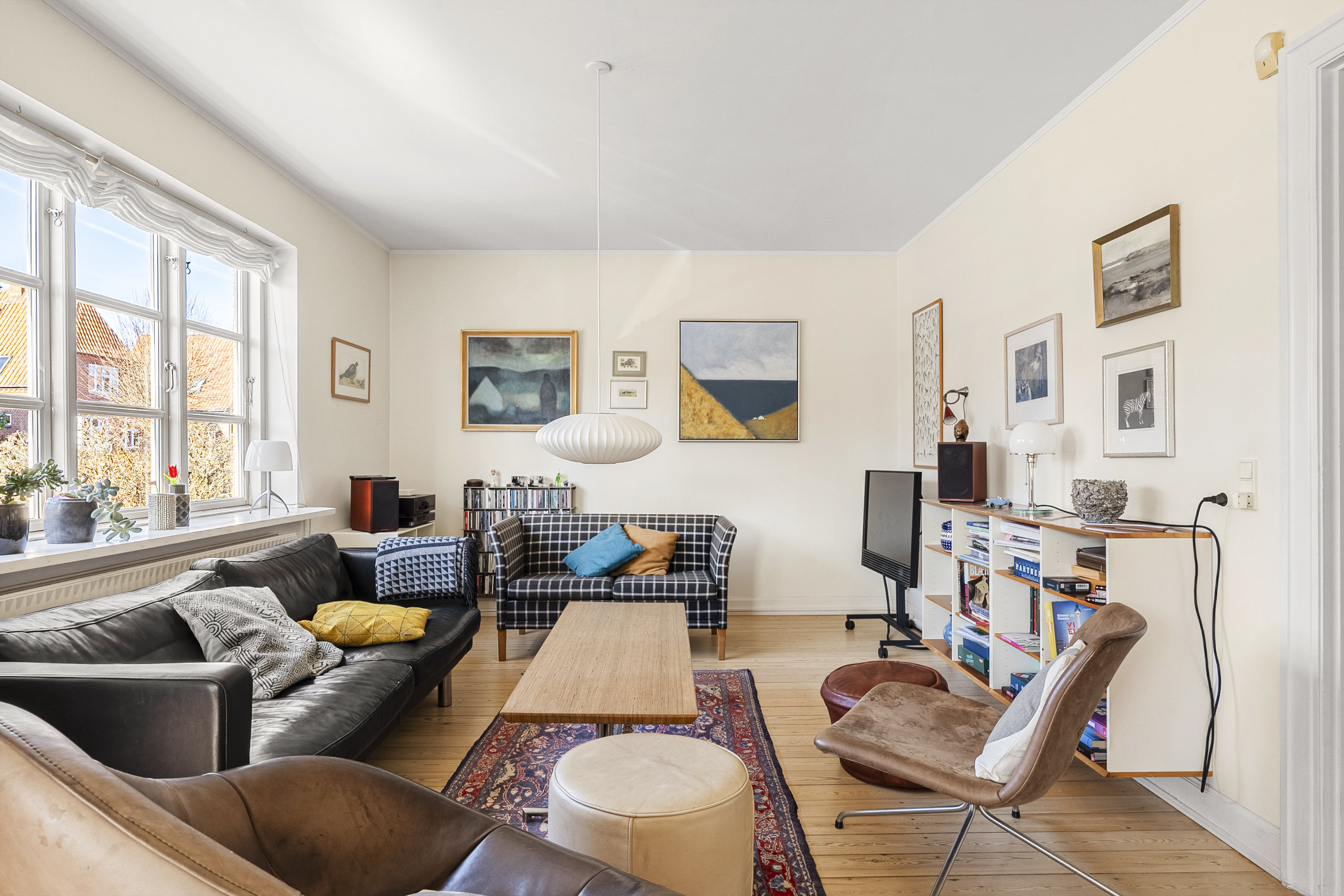 Fremhævet stue billede i fuldskærmstilstand. Billede af Mosegårdsvej 13, 5000 Odense C