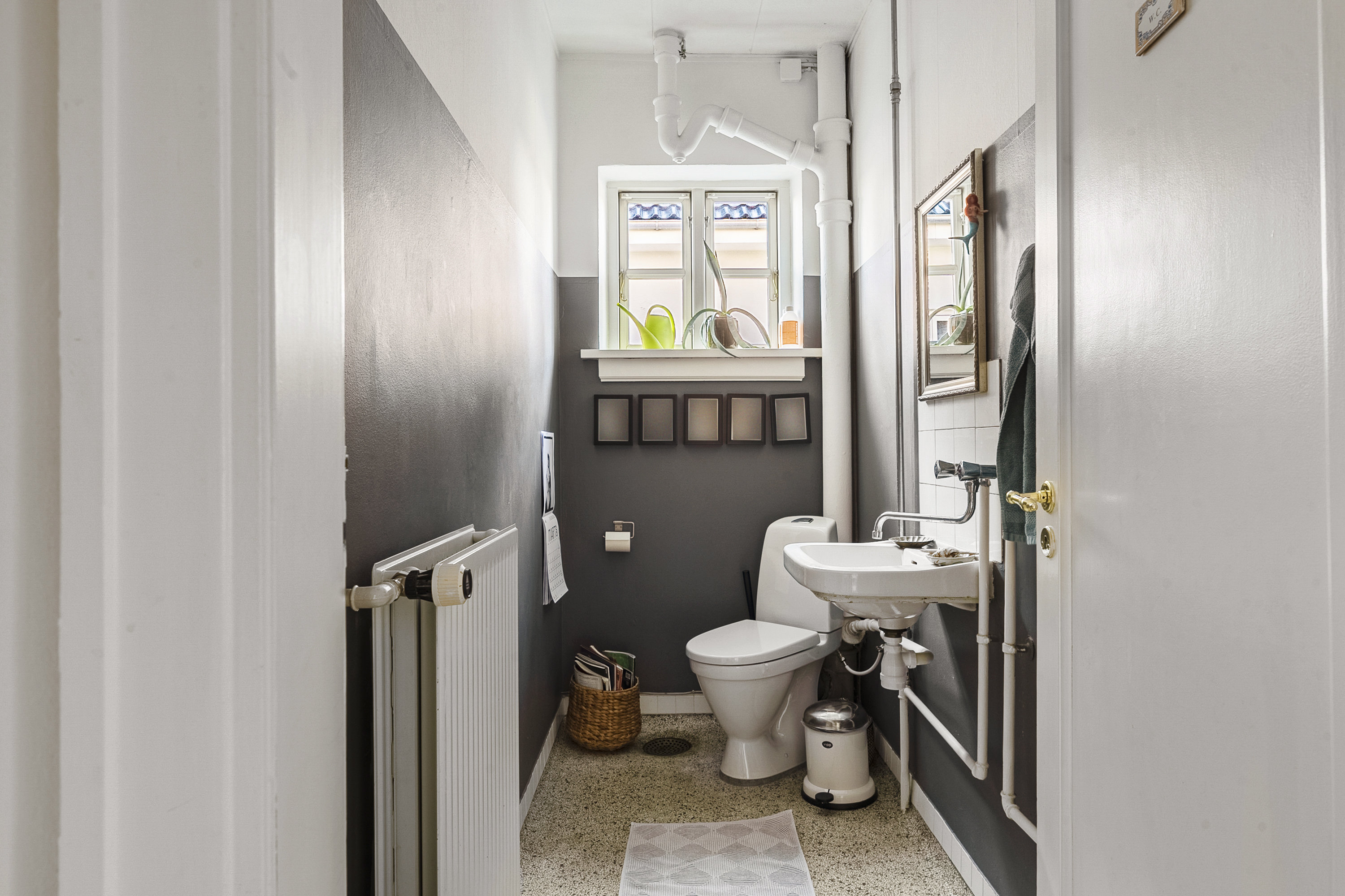 Fremhævet badeværelse billede i fuldskærmstilstand. Billede af Mosegårdsvej 13, 5000 Odense C