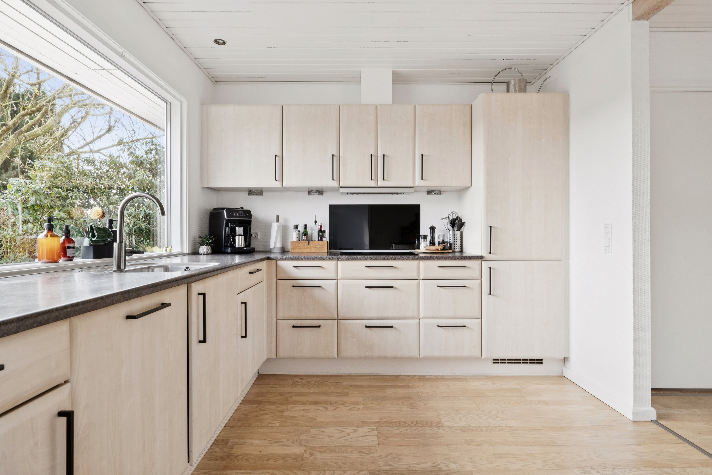 Fremhævet køkken billede i fuldskærmstilstand. Billede af Højtoftevej 11, Tebstrup, 8660 Skanderborg