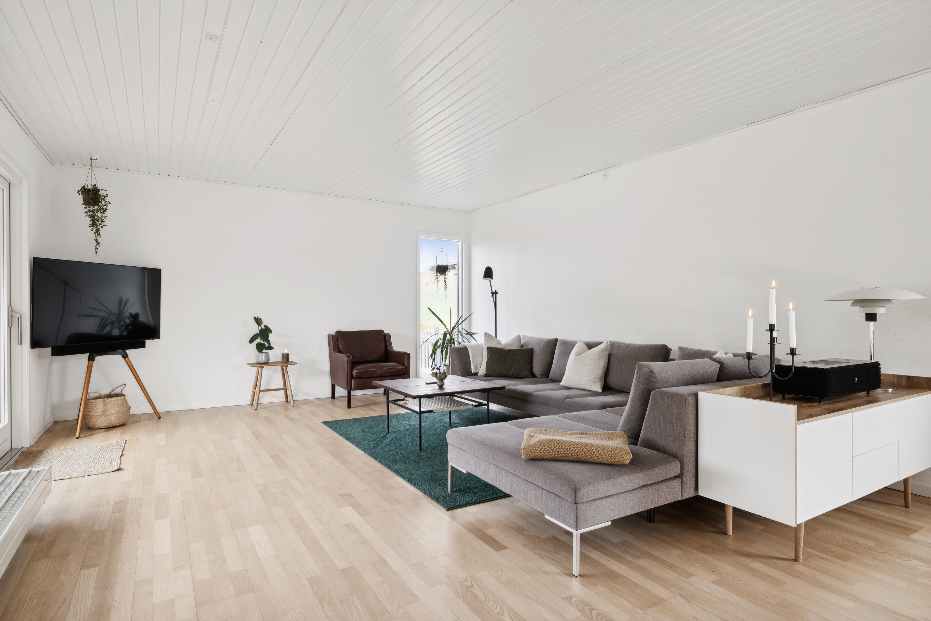 Fremhævet stue billede i fuldskærmstilstand. Billede af Højtoftevej 11, Tebstrup, 8660 Skanderborg