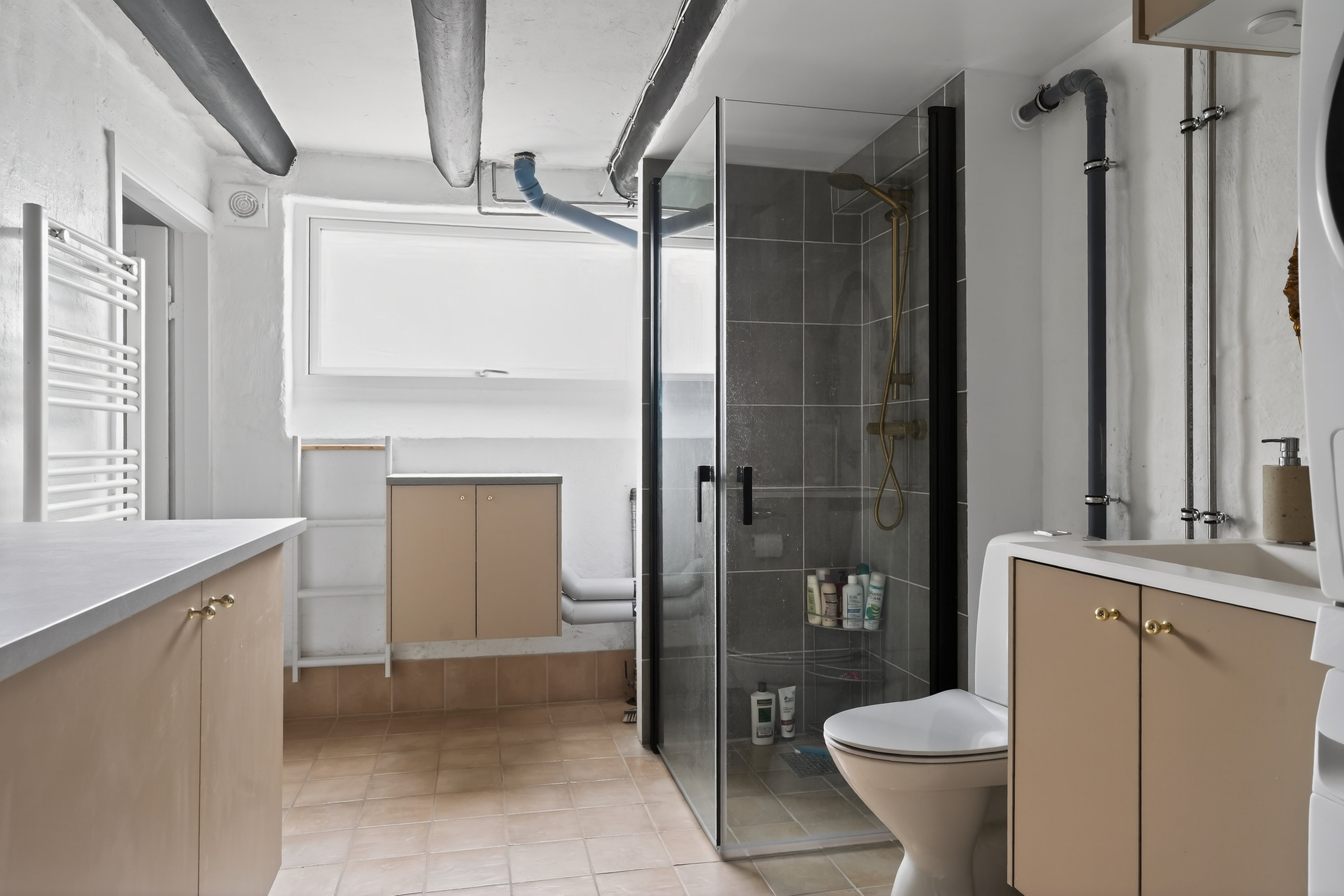 Fremhævet badeværelse billede i fuldskærmstilstand. Billede af Maj Alle 101, 2860 Søborg