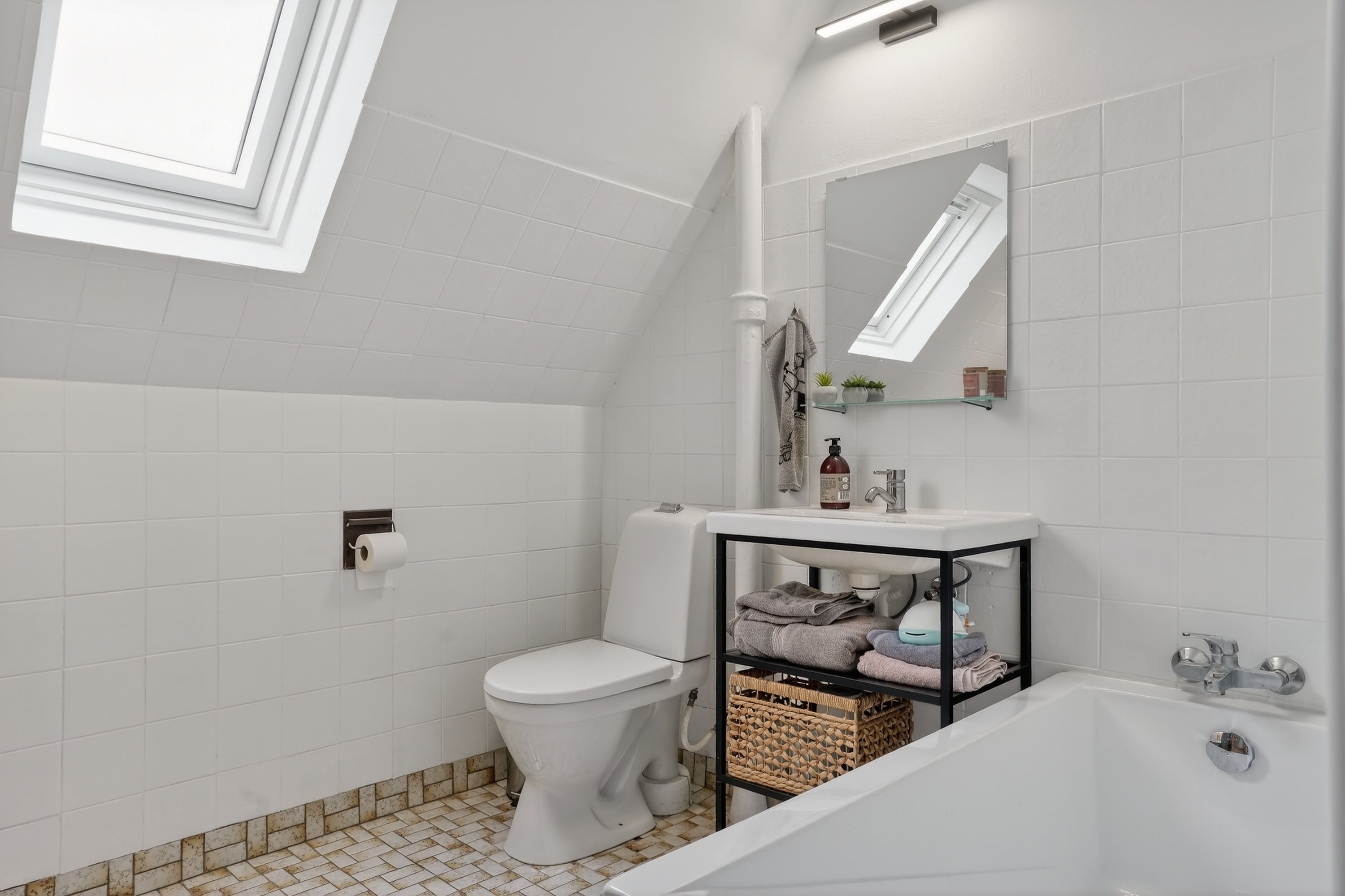 Fremhævet badeværelse billede i fuldskærmstilstand. Billede af Maj Alle 101, 2860 Søborg