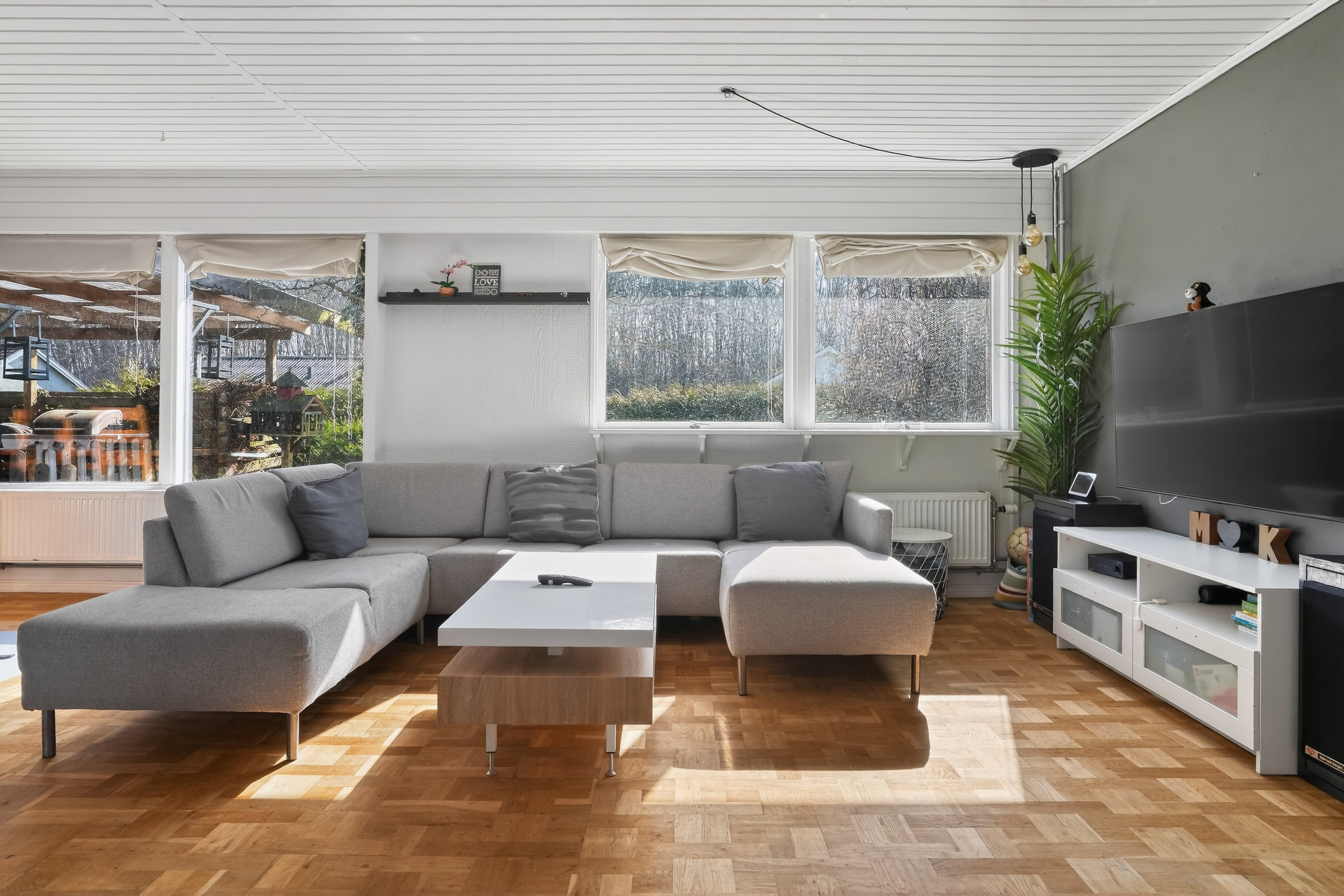 Fremhævet stue billede i fuldskærmstilstand. Billede af Ryttervænget 1, 4390 Vipperød