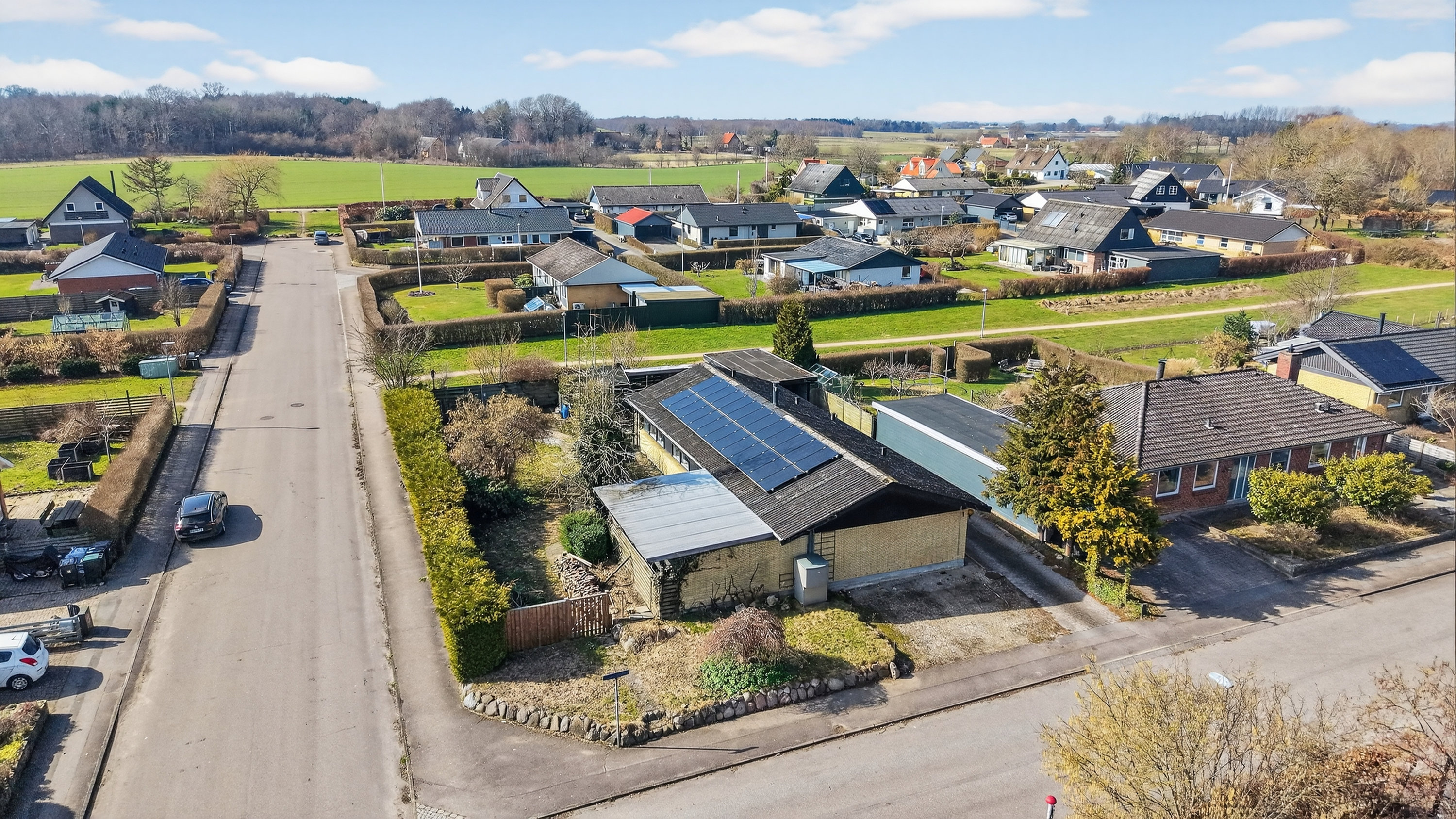 Fremhævet luftfoto billede i fuldskærmstilstand. Billede af Ryttervænget 1, 4390 Vipperød