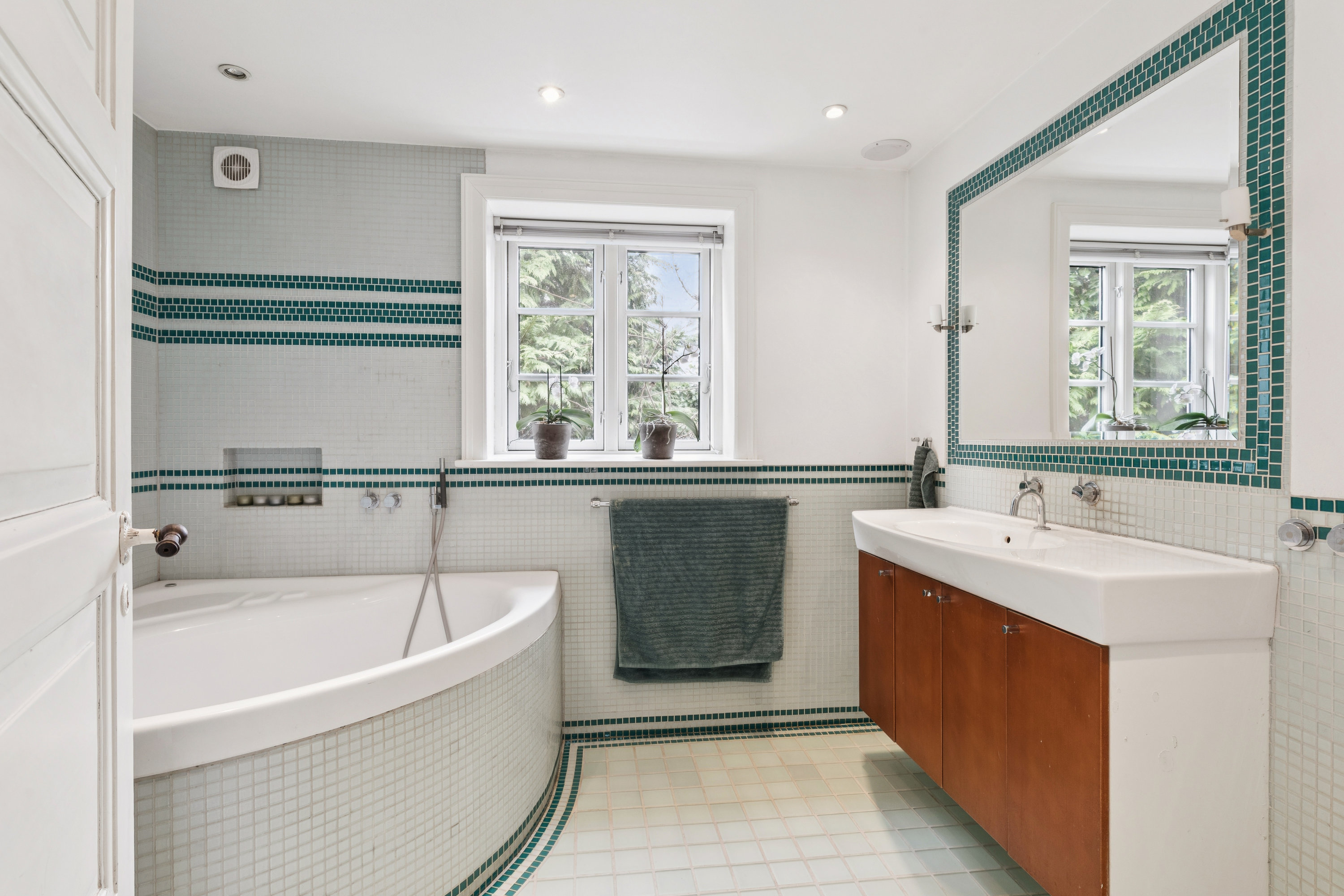 Fremhævet badeværelse billede i fuldskærmstilstand. Billede af Husmandsvej 11, 2630 Taastrup