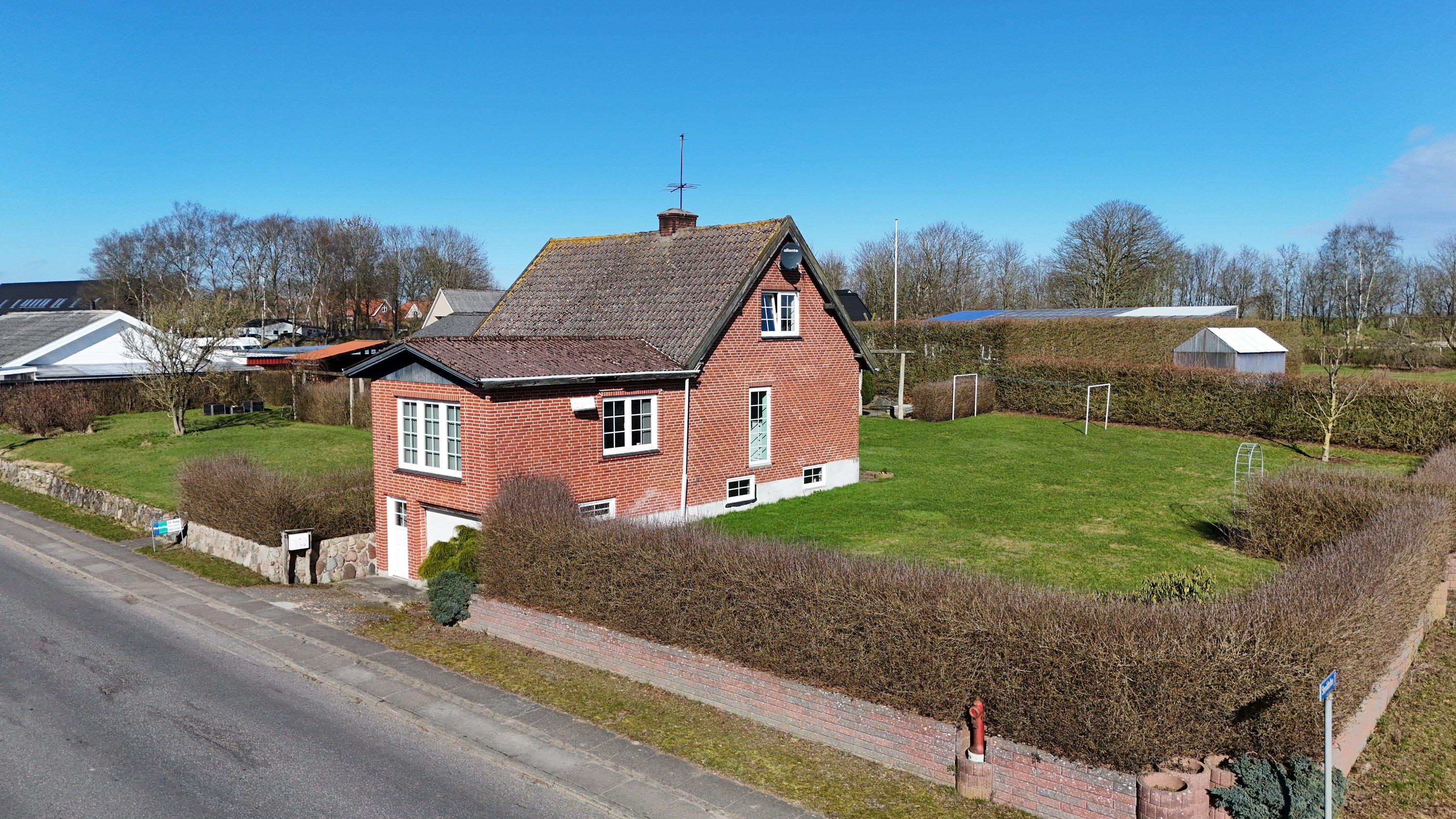 Fremhævet drone billede i fuldskærmstilstand. Billede af Søndermarksvej 13+11, Stenild, 9500 Hobro