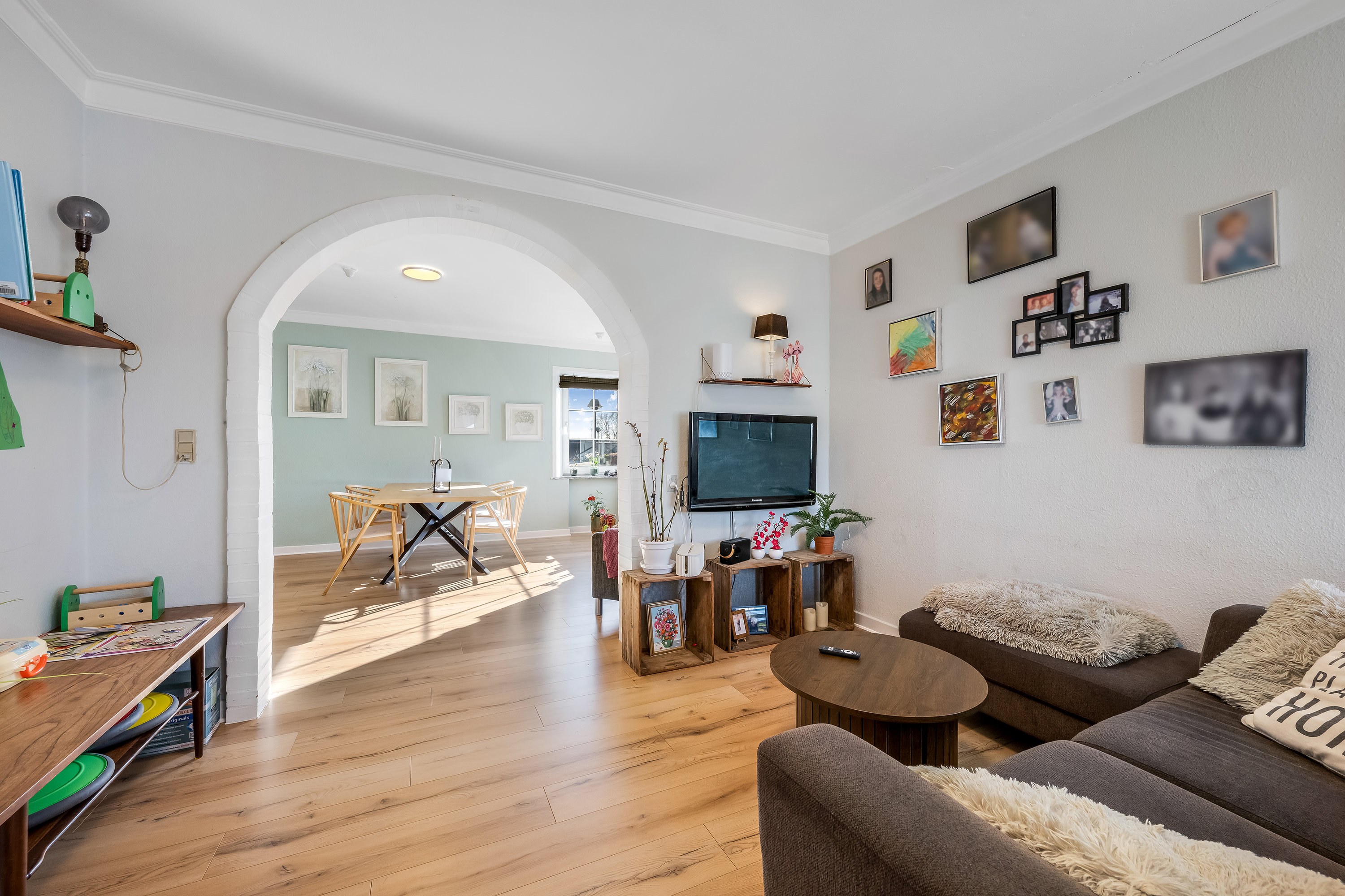 Fremhævet stue billede i fuldskærmstilstand. Billede af Pilealle 17, 6900 Skjern