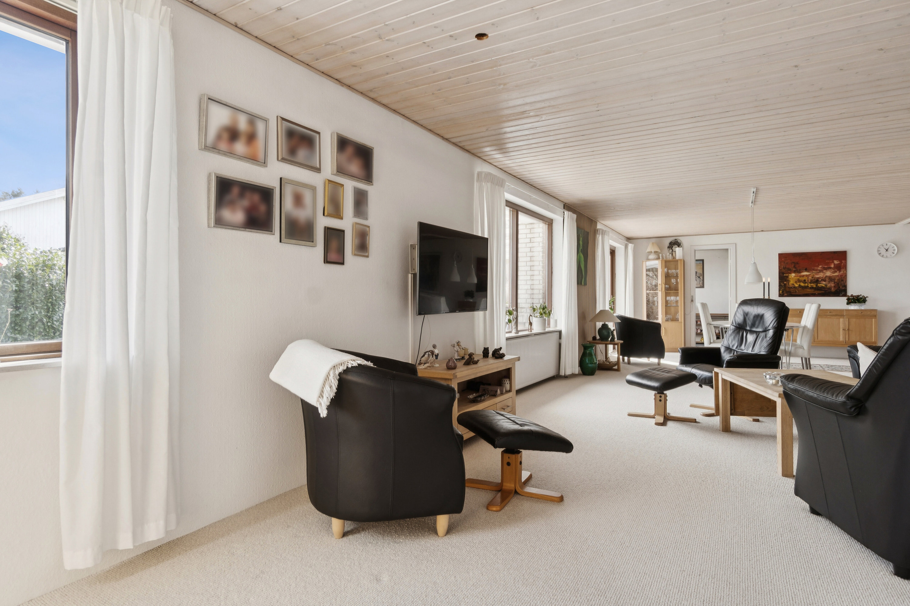 Fremhævet stue billede i fuldskærmstilstand. Billede af Femkløvervej 7, 3310 Ølsted