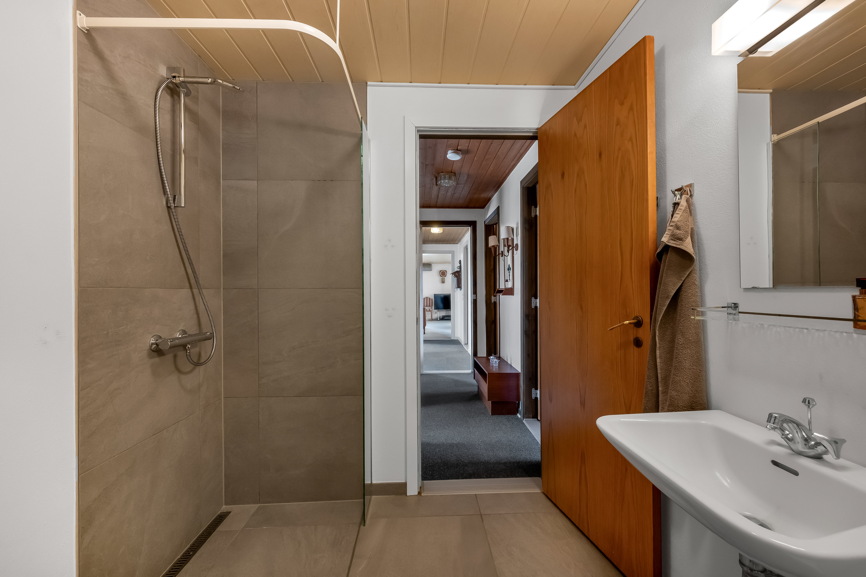 Fremhævet badeværelse billede i fuldskærmstilstand. Billede af Kløvervænget 21, 6900 Skjern