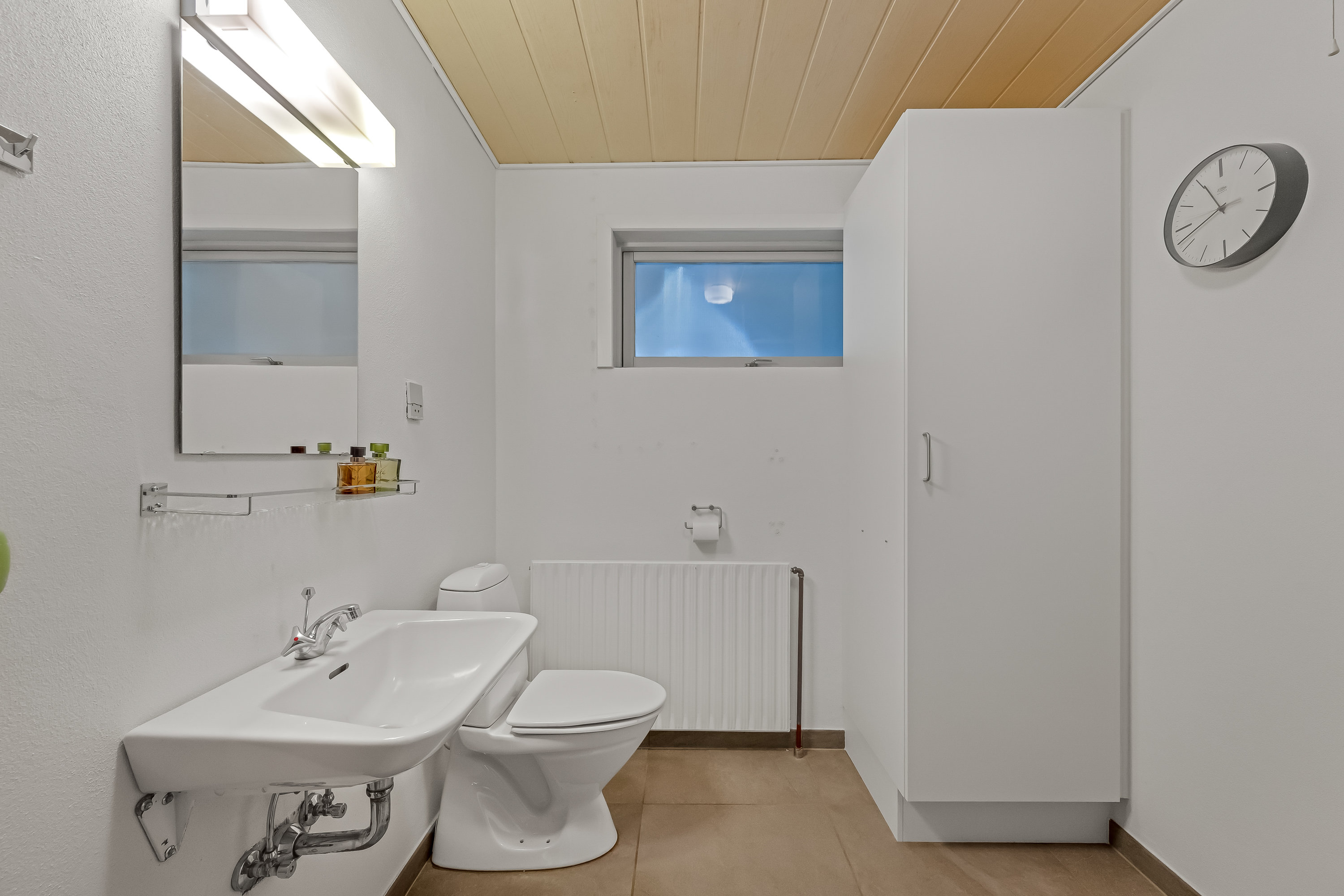 Fremhævet badeværelse billede i fuldskærmstilstand. Billede af Kløvervænget 21, 6900 Skjern