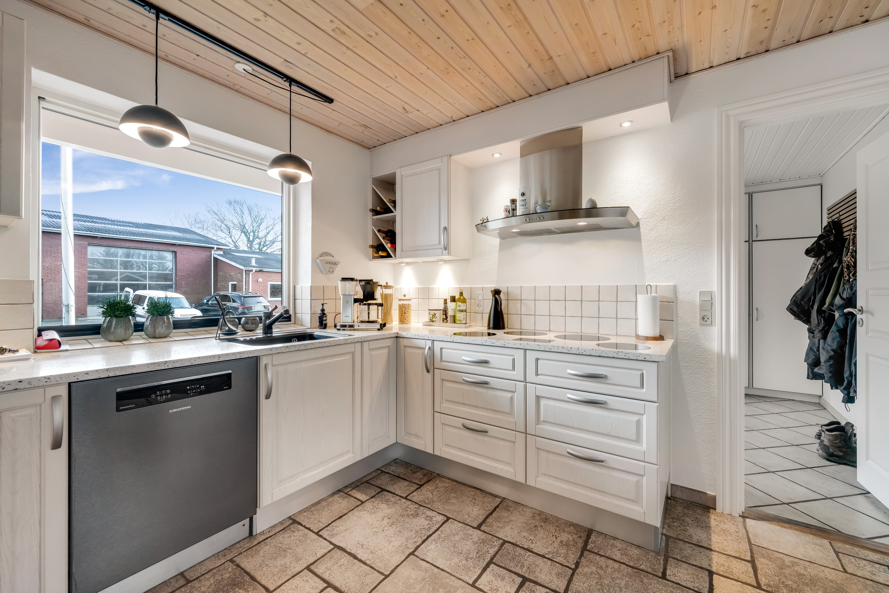 Fremhævet køkken billede i fuldskærmstilstand. Billede af Lisenborgvej 5, Bølling, 6900 Skjern