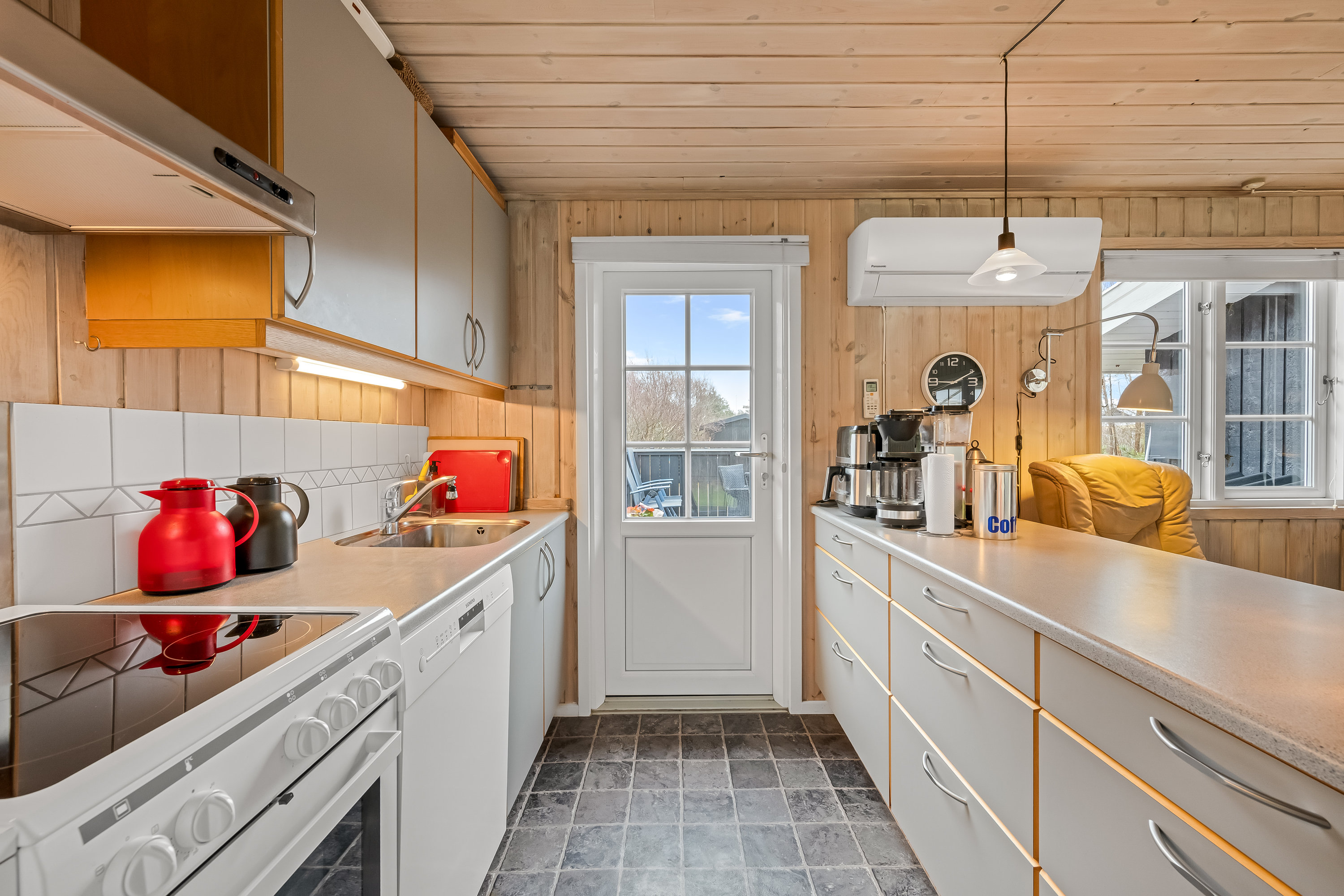 Fremhævet køkken billede i fuldskærmstilstand. Billede af Rørsangervej 20, Lodbj Hede, 6950 Ringkøbing