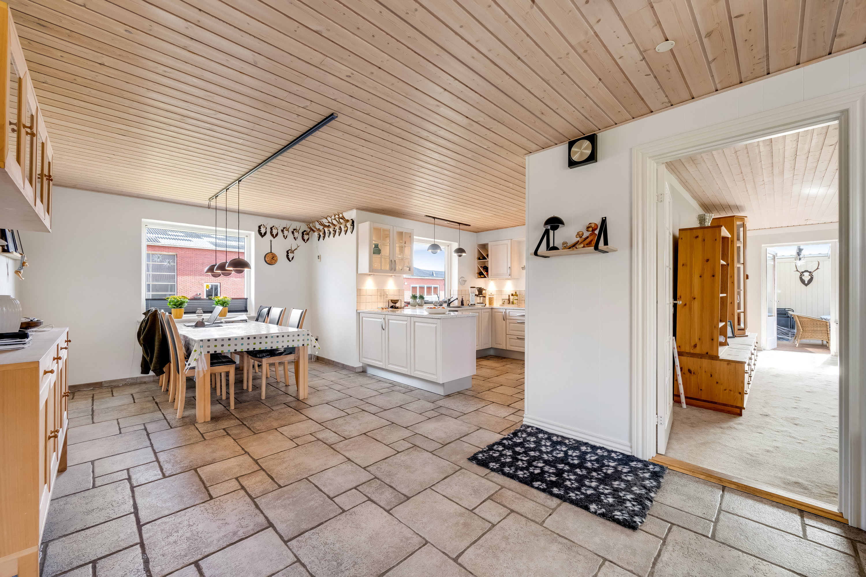 Fremhævet stue billede i fuldskærmstilstand. Billede af Lisenborgvej 5, Bølling, 6900 Skjern