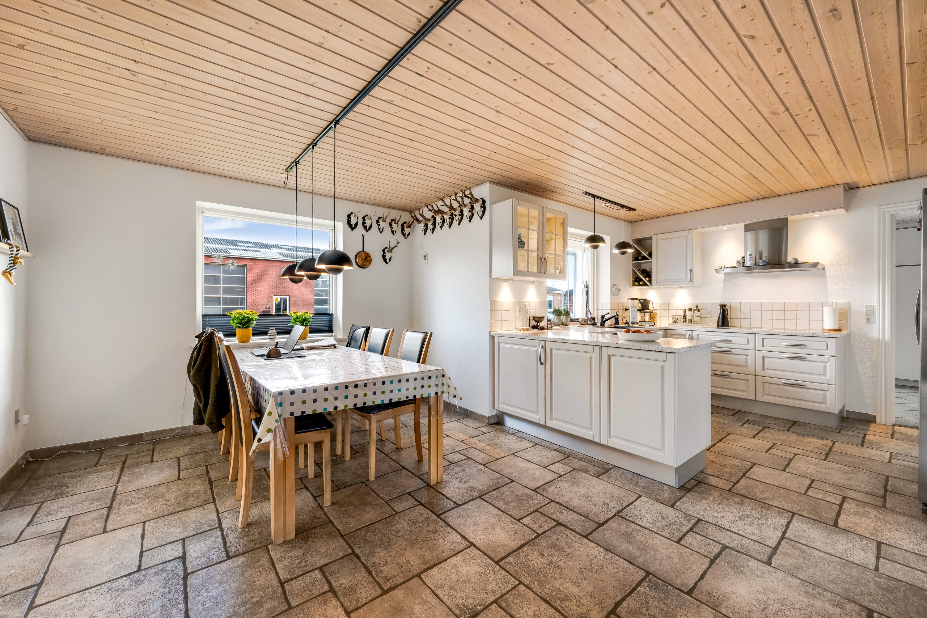 Fremhævet stue billede i fuldskærmstilstand. Billede af Lisenborgvej 5, Bølling, 6900 Skjern