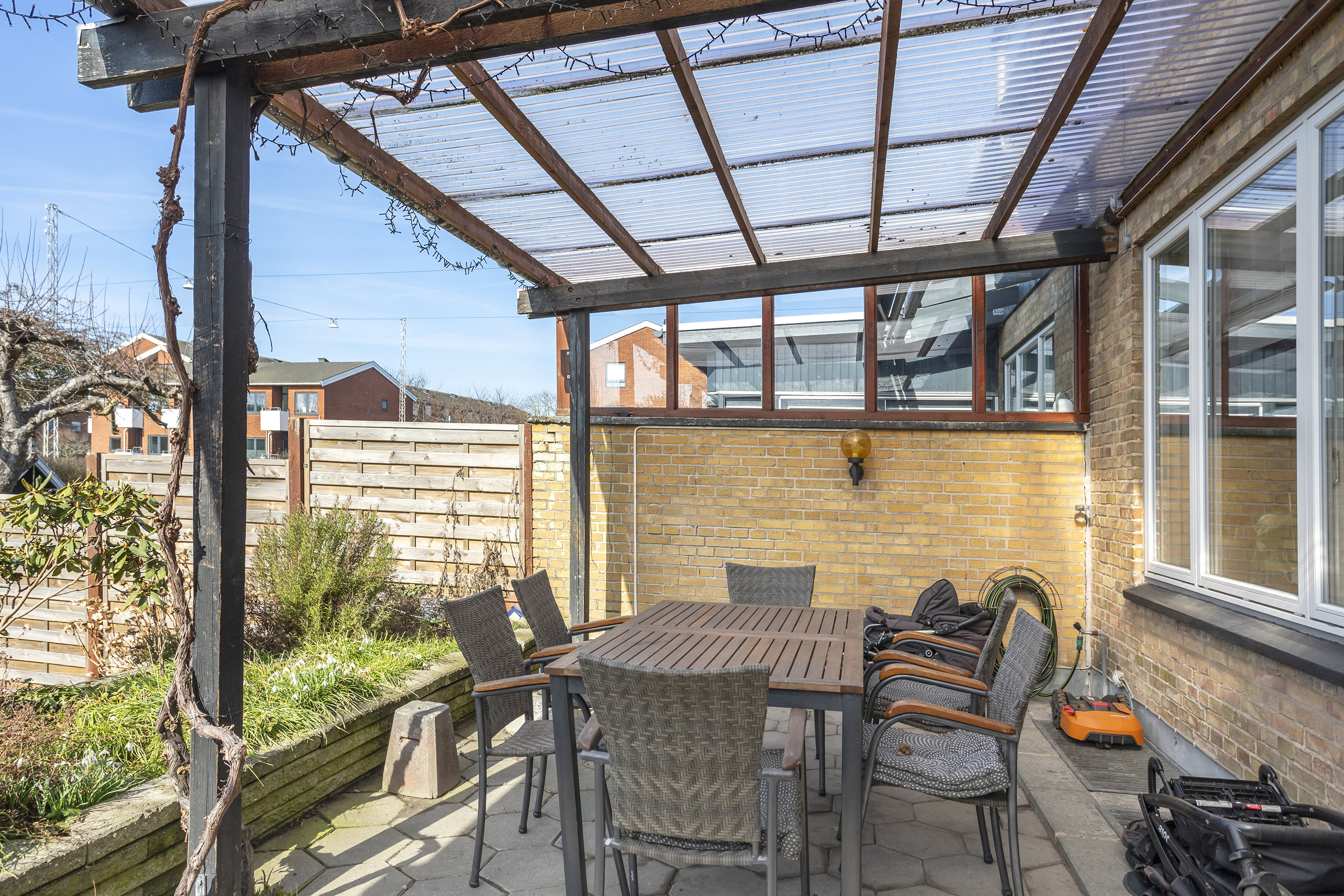 Fremhævet overdækket terrasse billede i fuldskærmstilstand. Billede af Vestermarie Alle 4, 2770 Kastrup