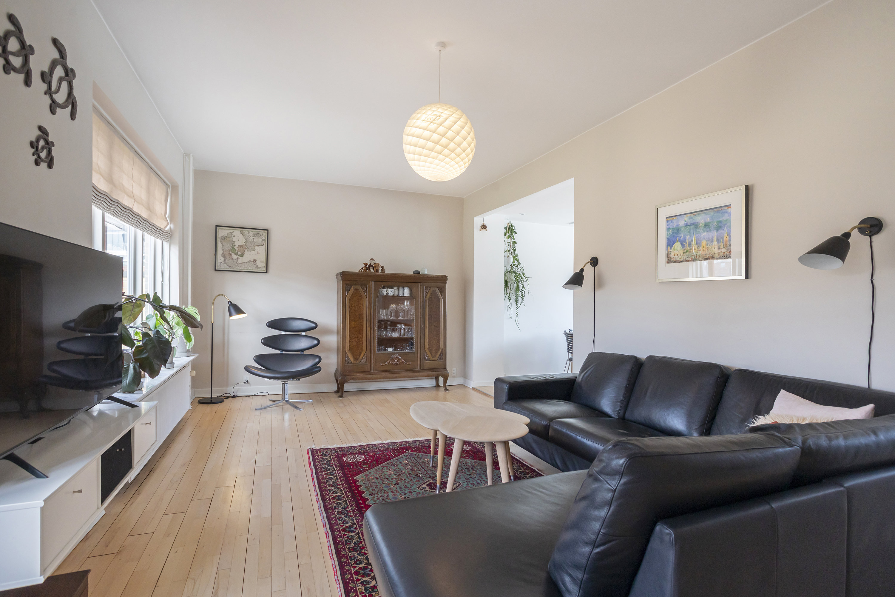 Fremhævet stue billede i fuldskærmstilstand. Billede af Vestermarie Alle 4, 2770 Kastrup