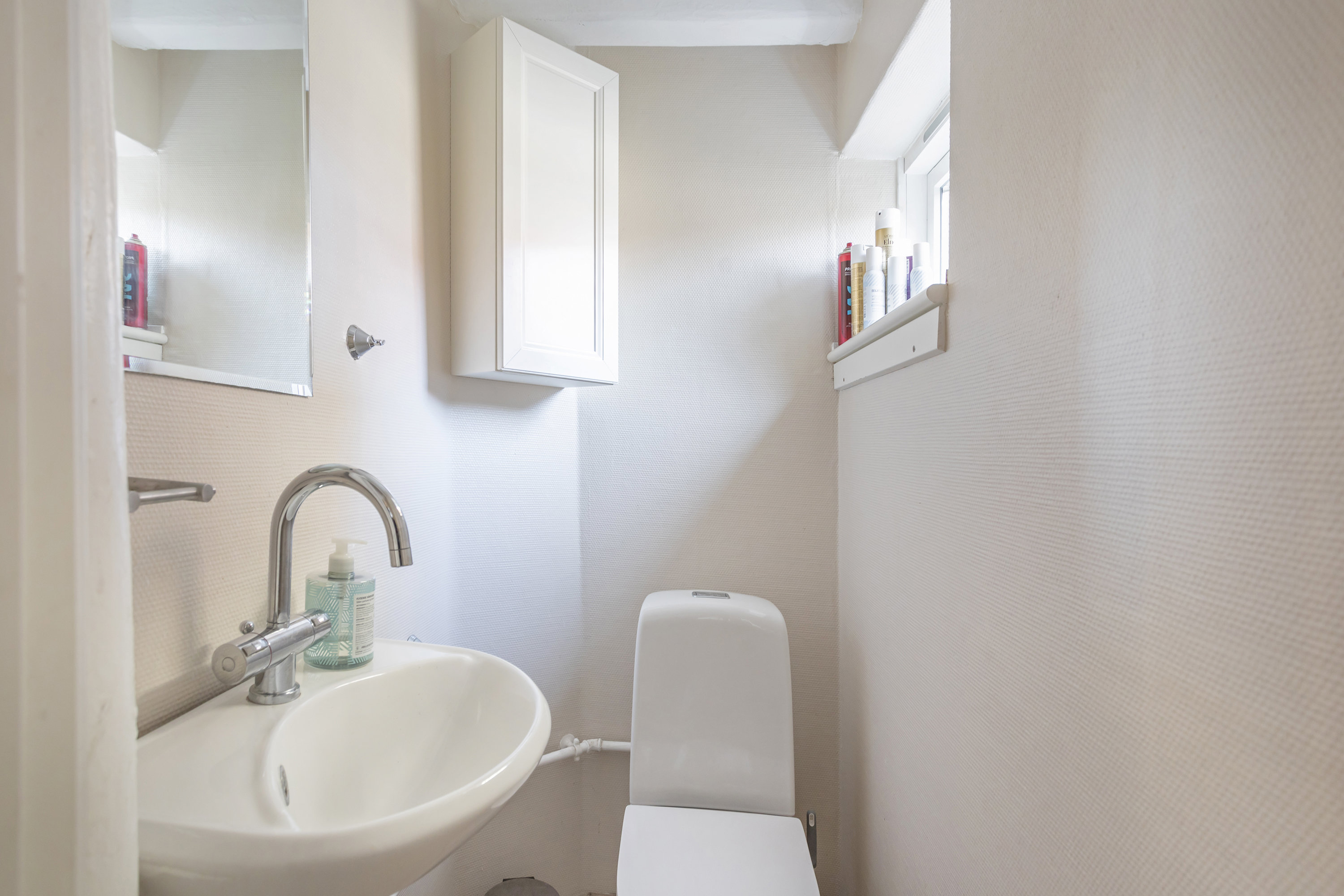 Fremhævet toilet billede i fuldskærmstilstand. Billede af Vestermarie Alle 4, 2770 Kastrup