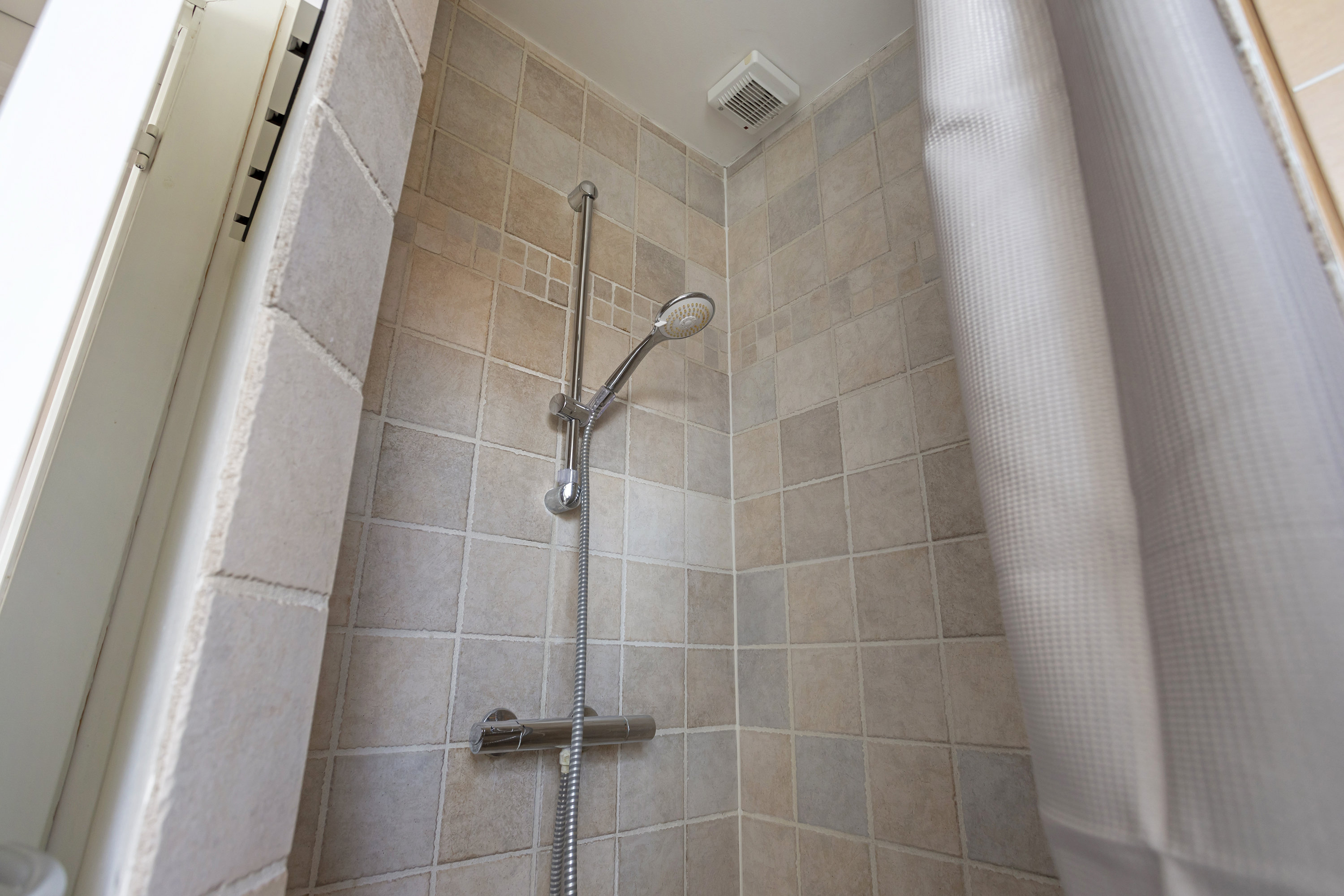 Fremhævet badeværelse billede i fuldskærmstilstand. Billede af Vestermarie Alle 4, 2770 Kastrup