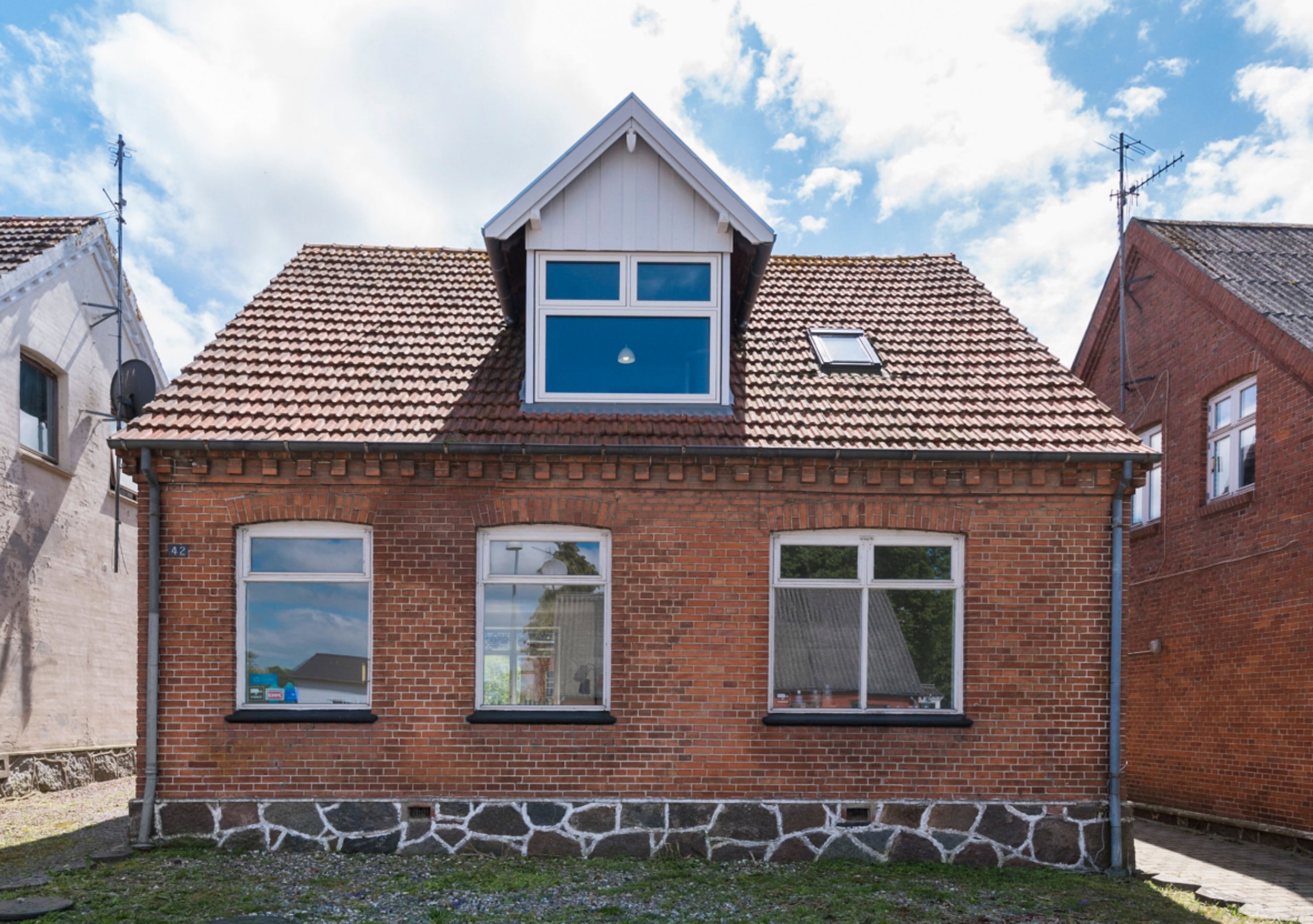 Fremhævet andet billede i fuldskærmstilstand. Billede af Lundby Hovedgade 42, 4750 Lundby