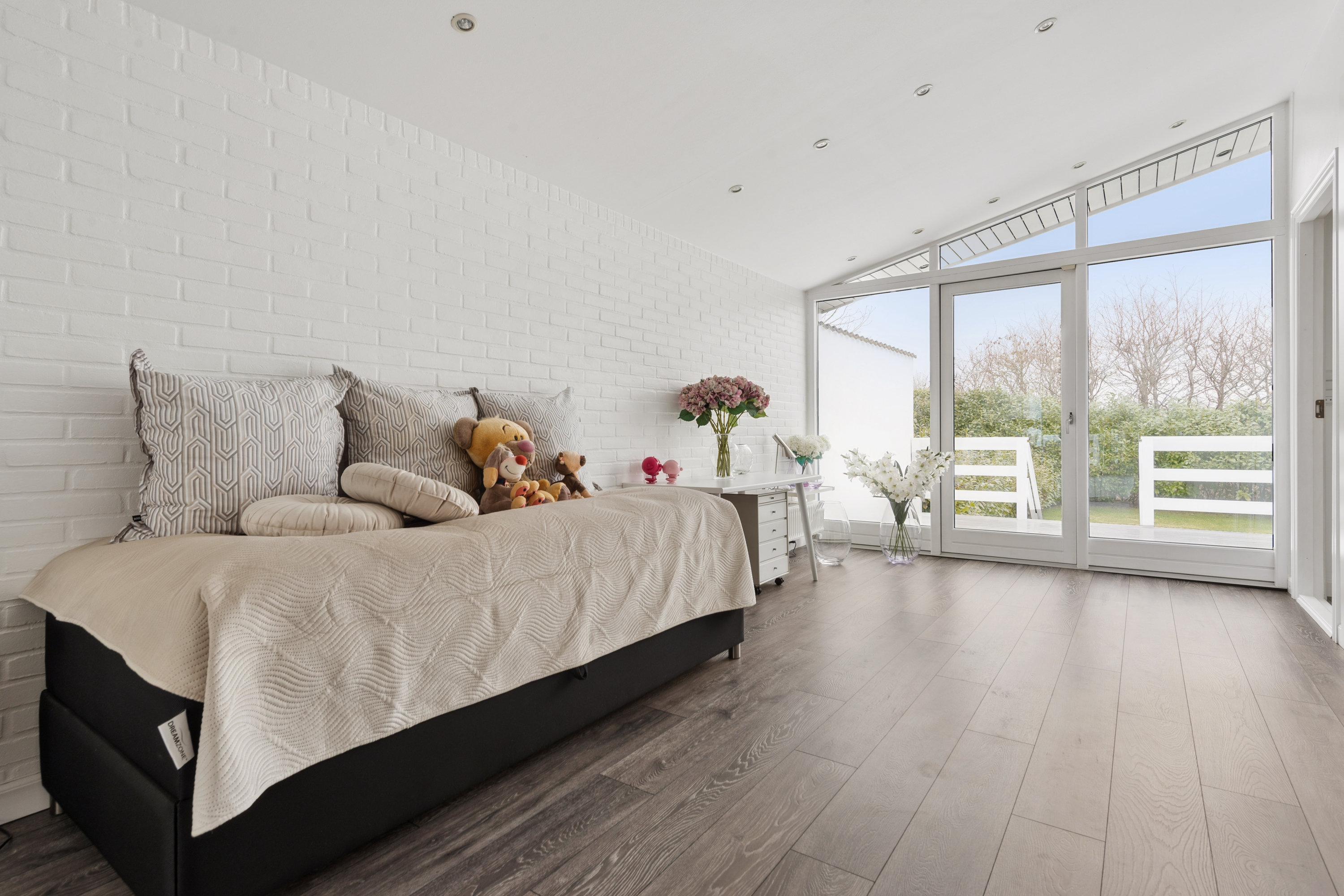 Fremhævet stue billede i fuldskærmstilstand. Billede af Sønderholmsvej 31, 2690 Karlslunde