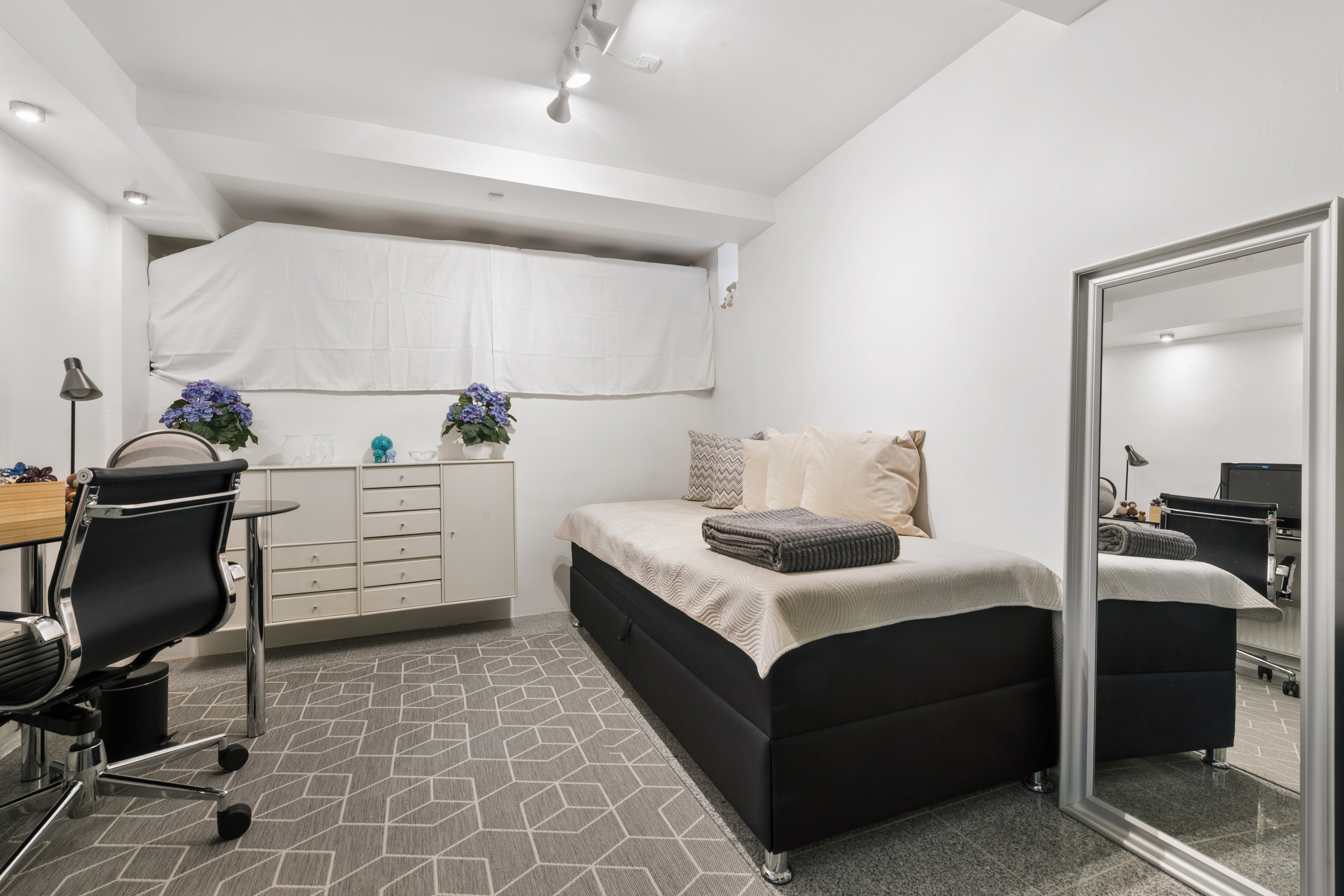 Fremhævet stue billede i fuldskærmstilstand. Billede af Sønderholmsvej 31, 2690 Karlslunde