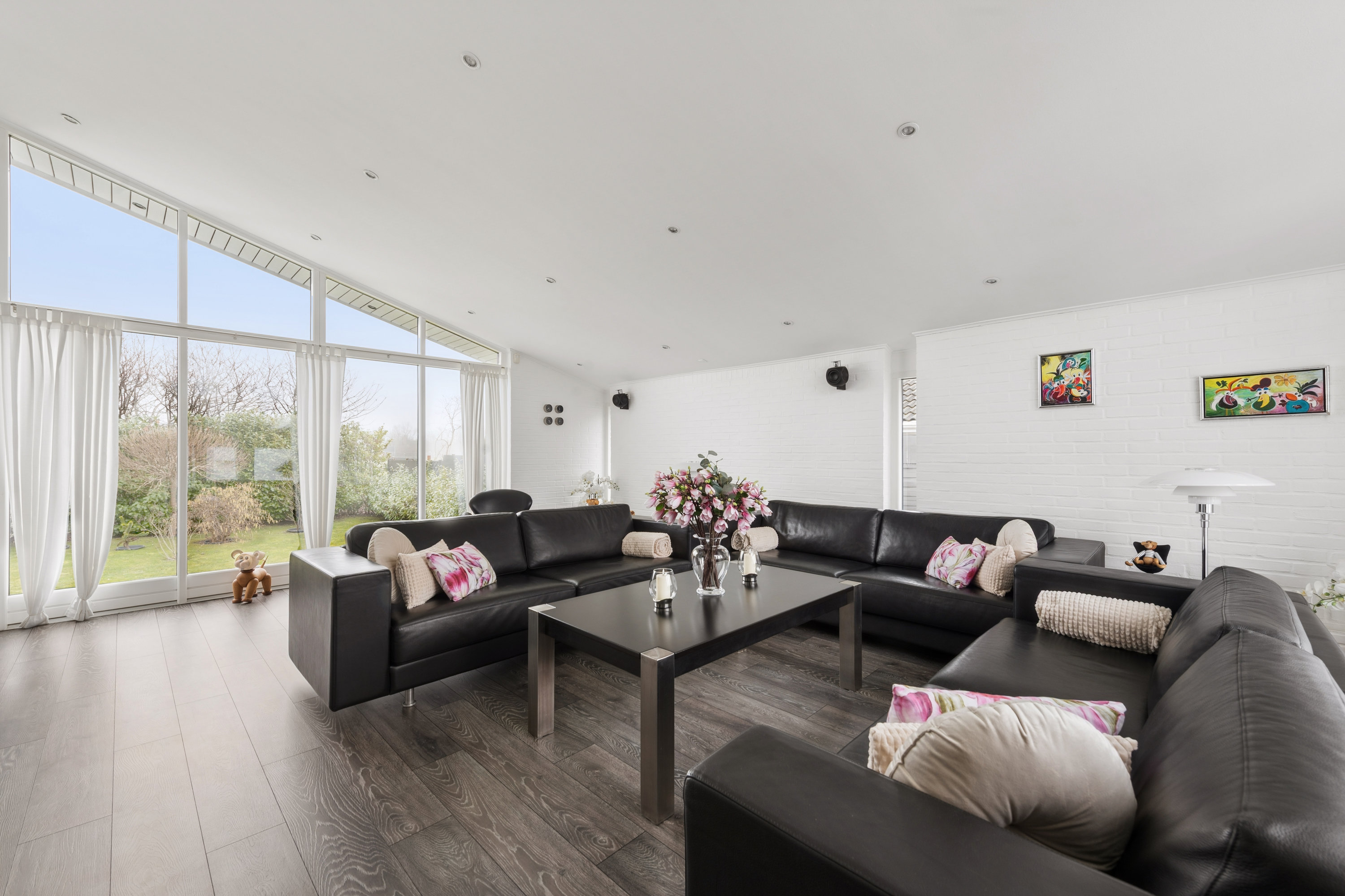 Fremhævet stue billede i fuldskærmstilstand. Billede af Sønderholmsvej 31, 2690 Karlslunde