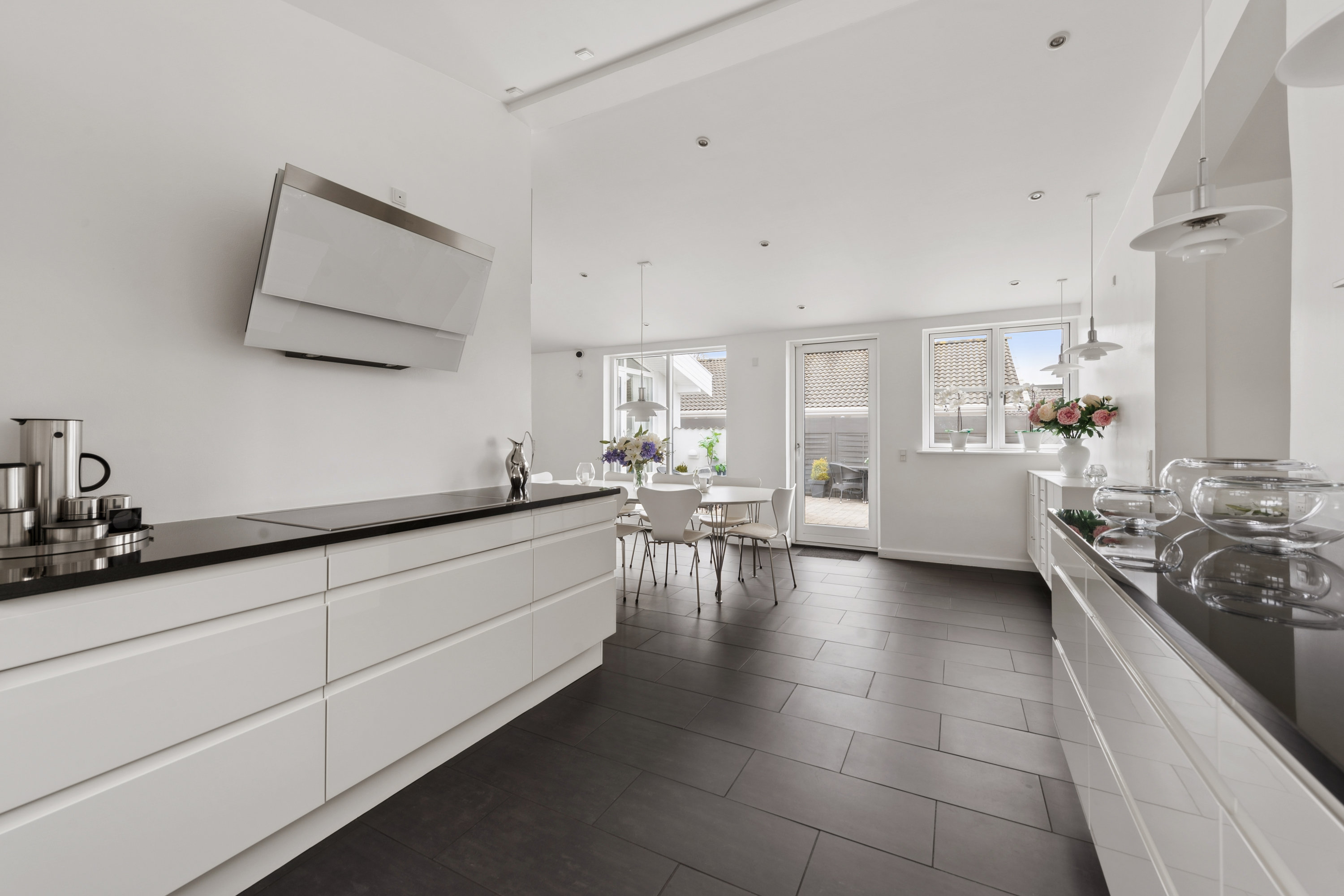 Fremhævet køkken billede i fuldskærmstilstand. Billede af Sønderholmsvej 31, 2690 Karlslunde