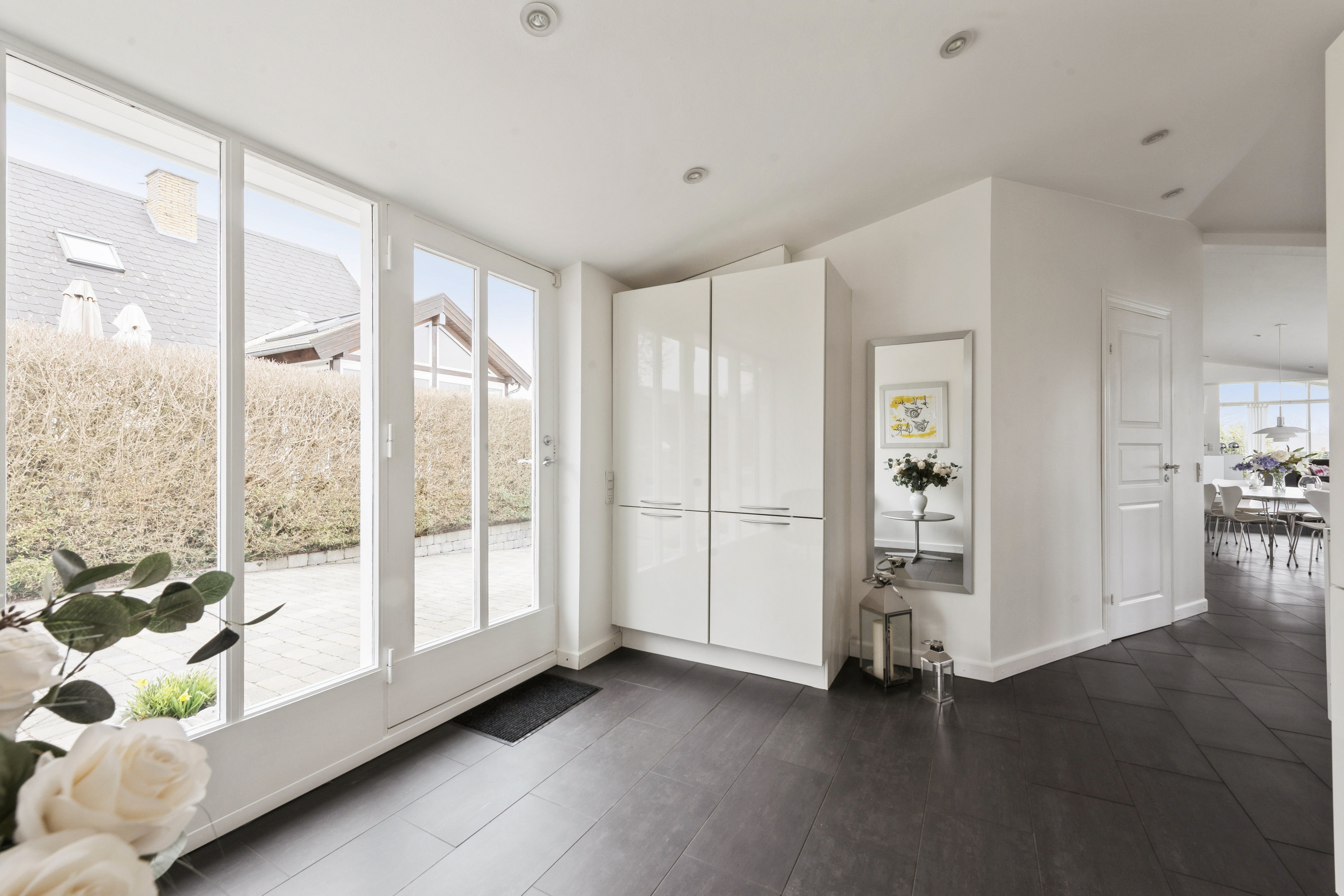 Fremhævet gang billede i fuldskærmstilstand. Billede af Sønderholmsvej 31, 2690 Karlslunde